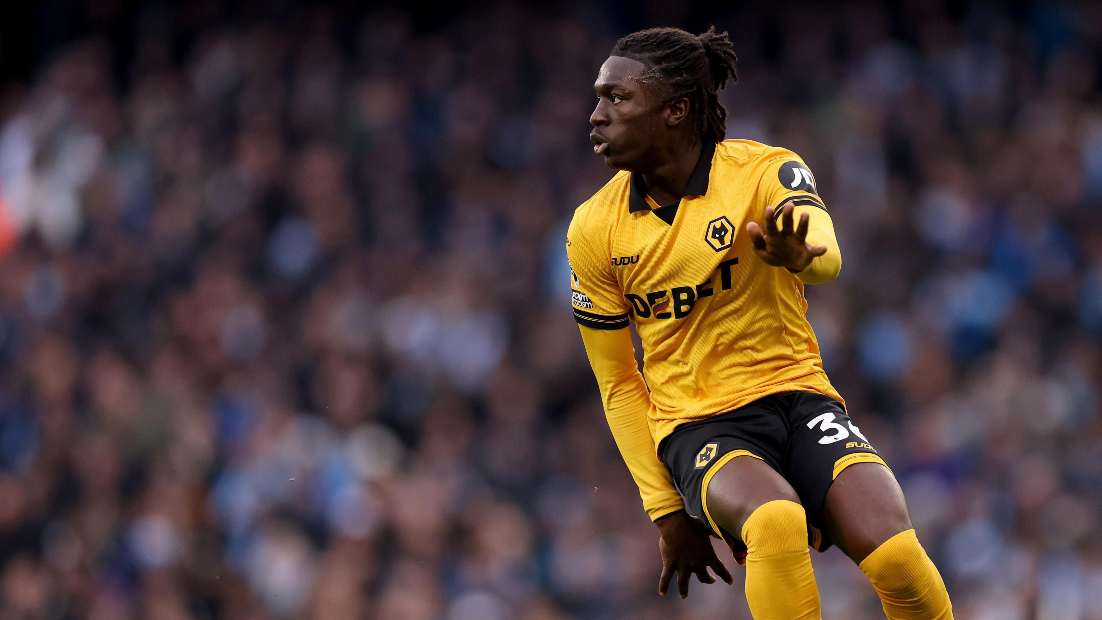 Mateus Mane playing for Wolves in their gold home kit