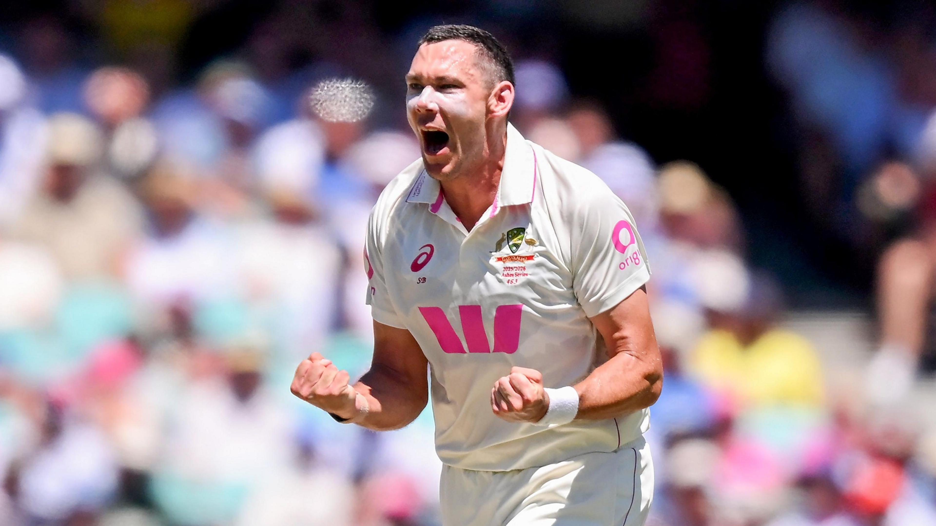 Scott Boland comemora um postigo