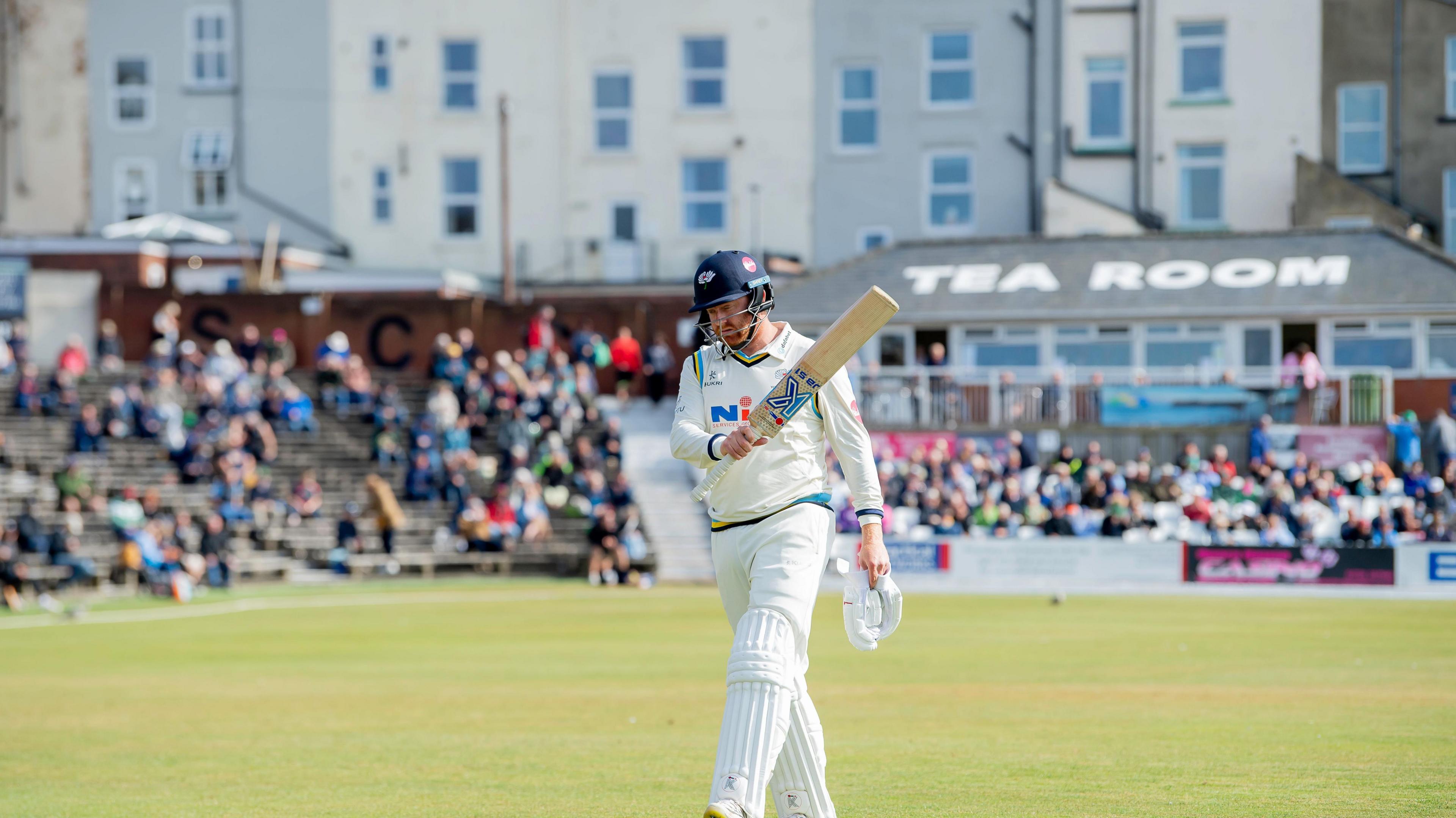 Jonny Bairstow departs to a lovely reception from another bumper crowd at North Marine Road