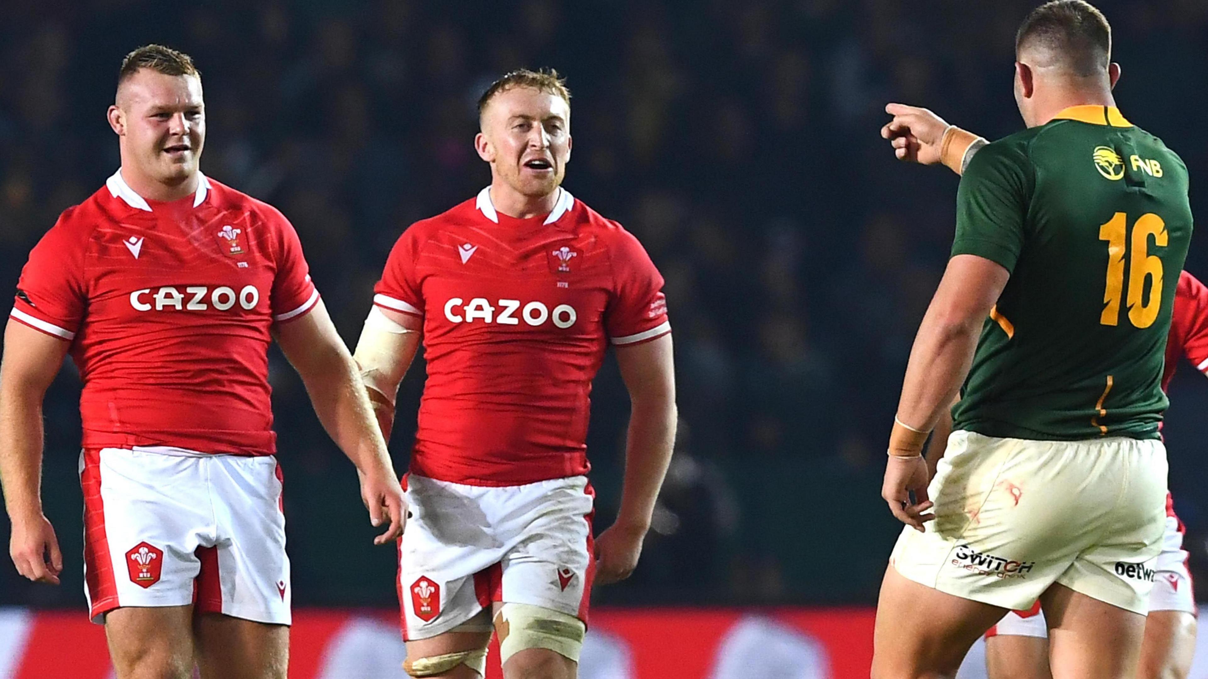 Dewi Lake and Tommy Reffell look on as Malcolm Marx remonstrates with the Wales pair