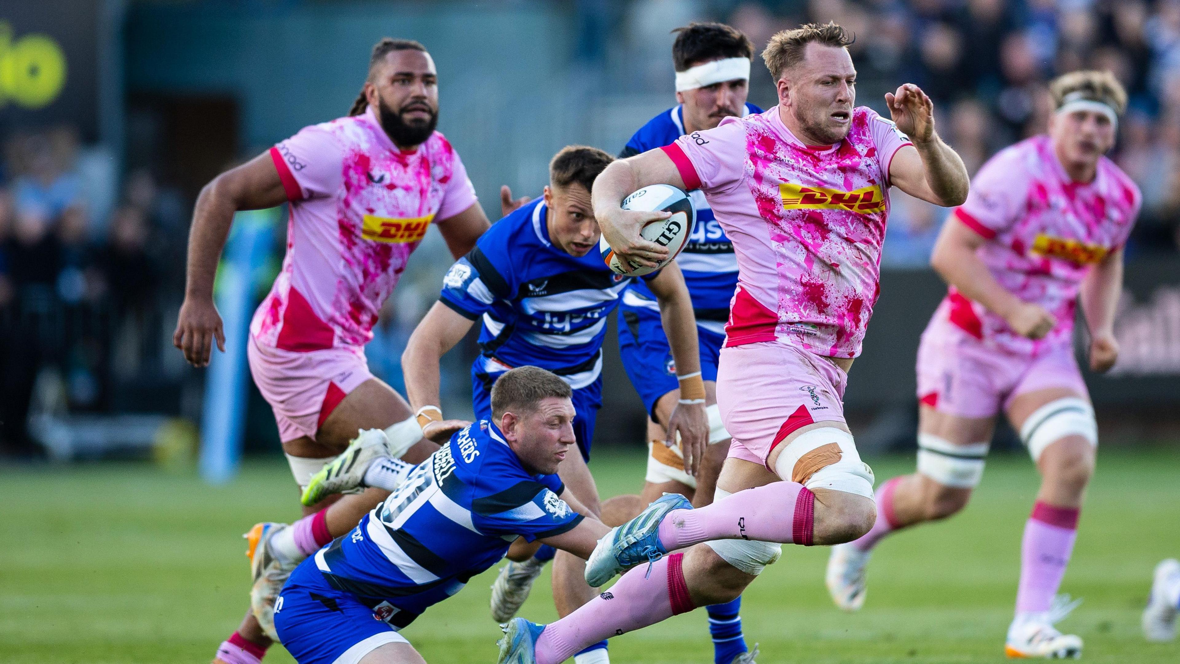 Alex Dombrandt breaking a tackle