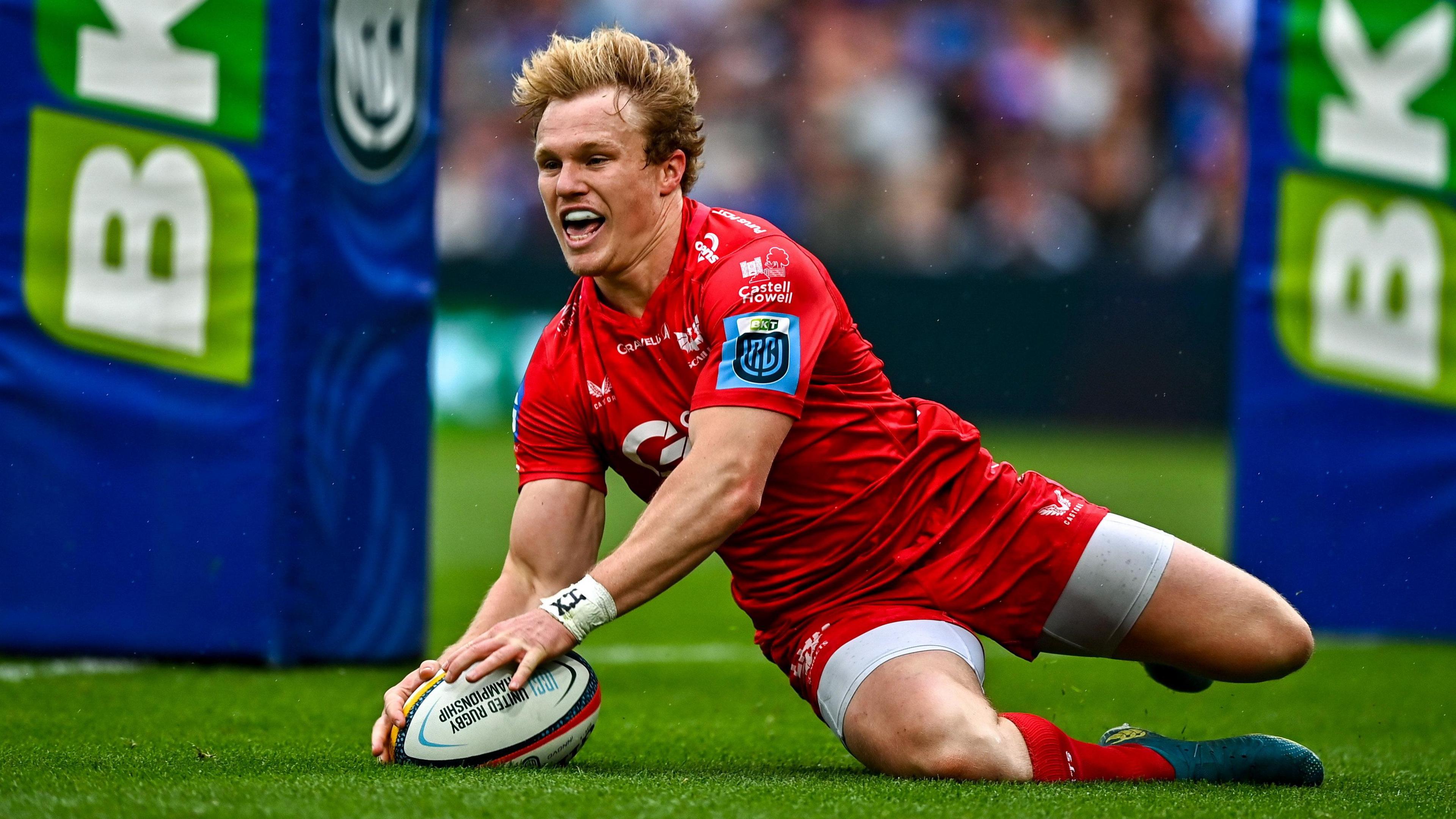 Blair Murray scores for Scarlets at Leinster in the 2024-25 United Rugby Championship play-offs