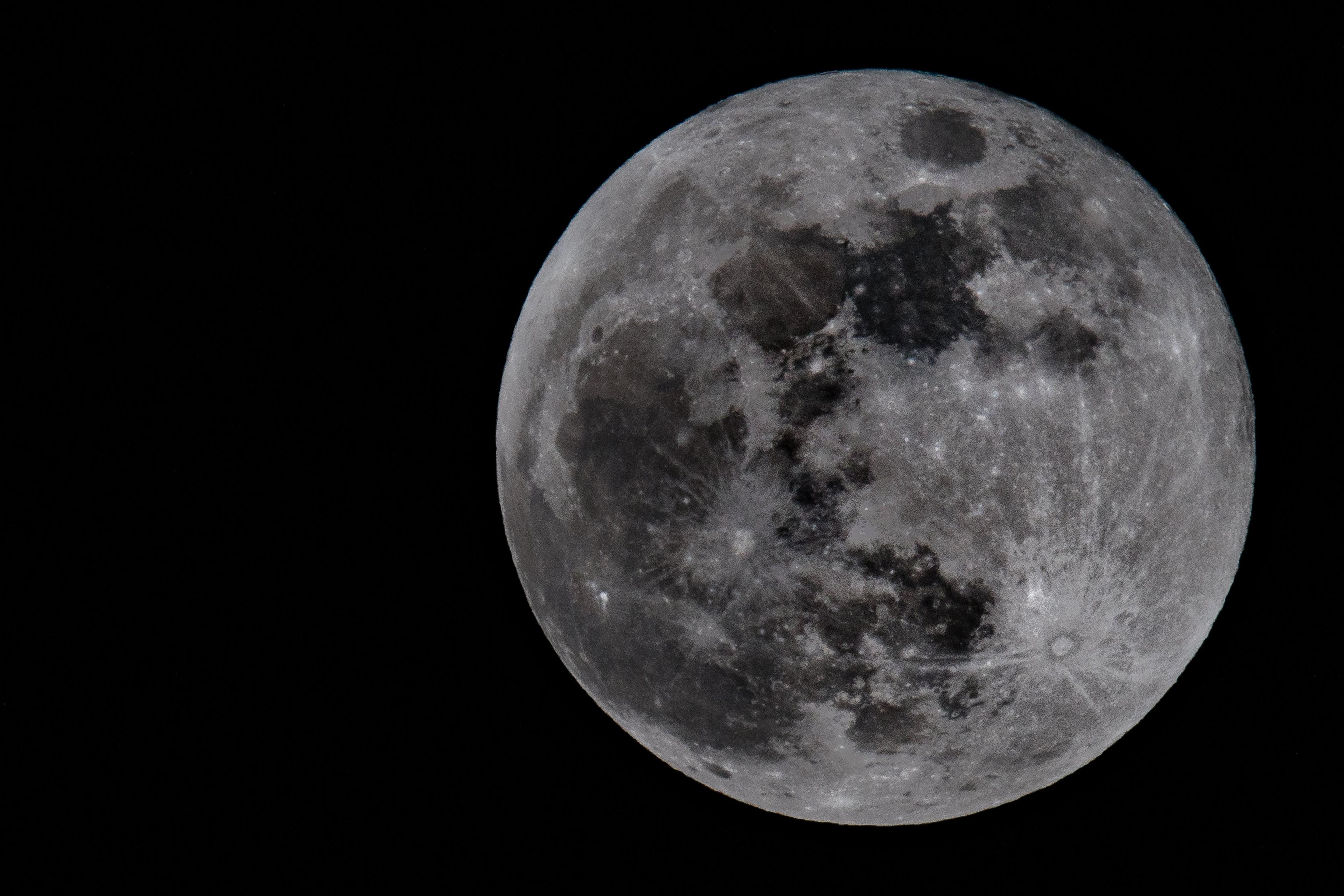 The 'super blue blood Moon' rising over Farmoor