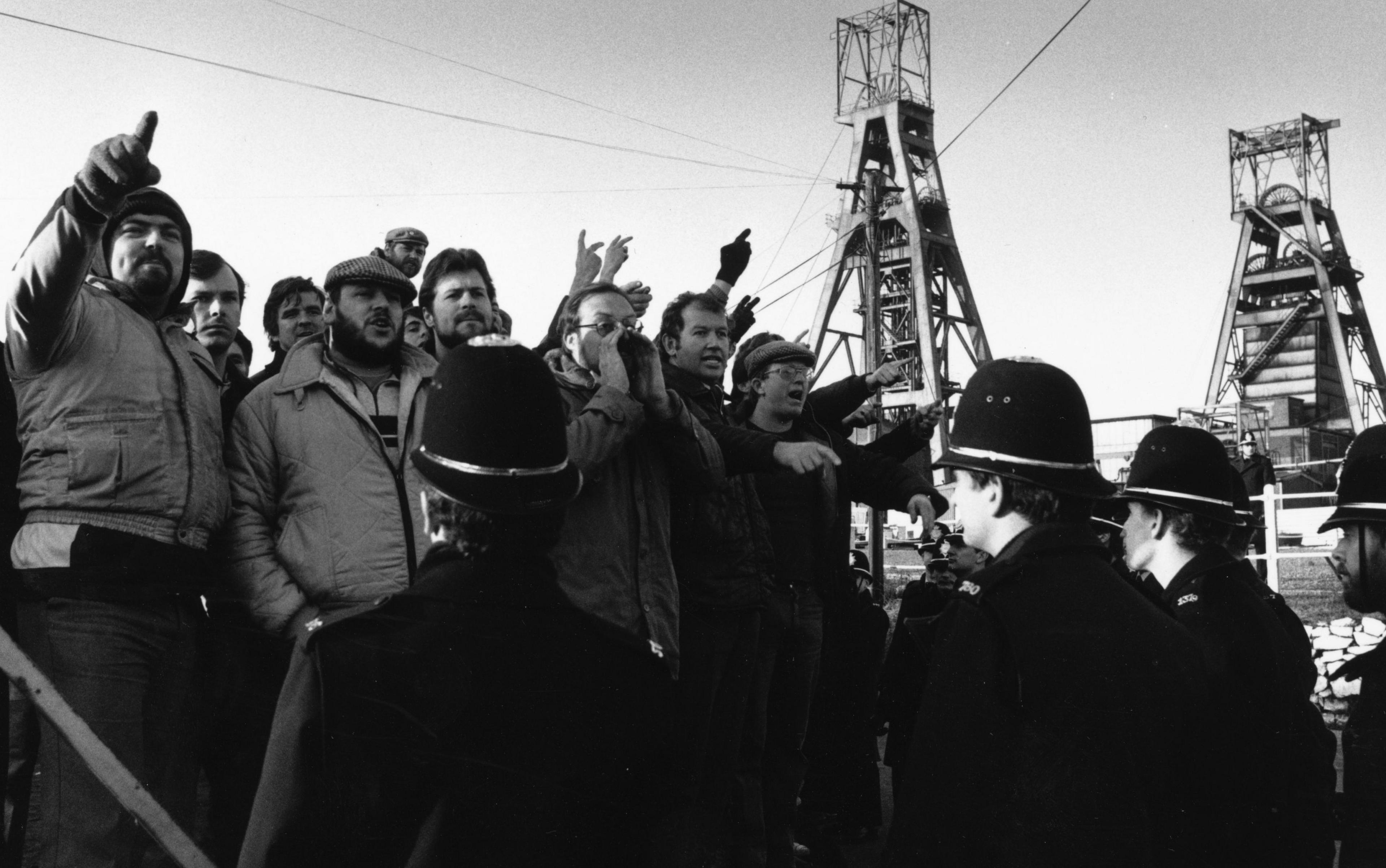 Miners being monitored by the police in 1984