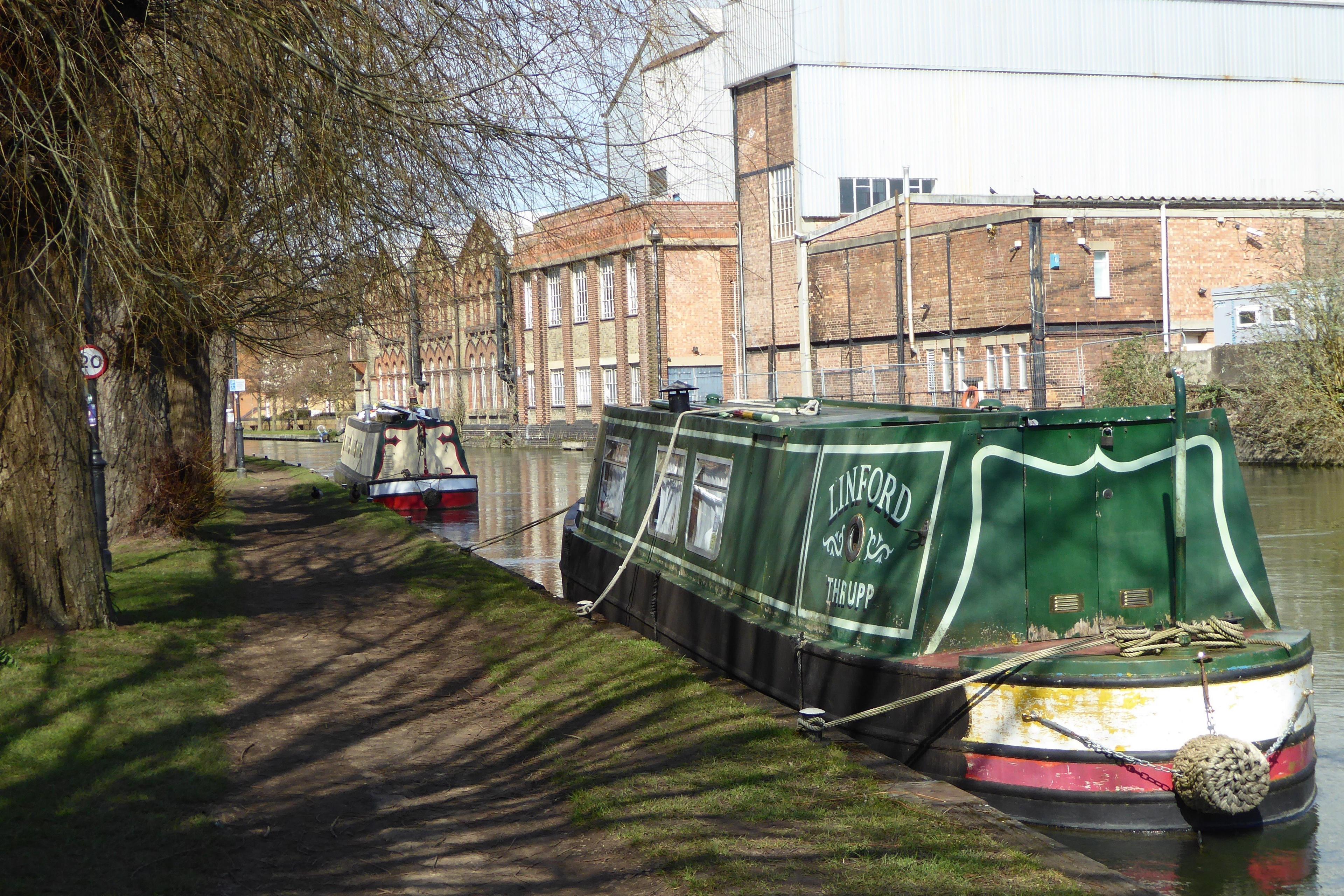 A sunny afternoon on the Thames Path