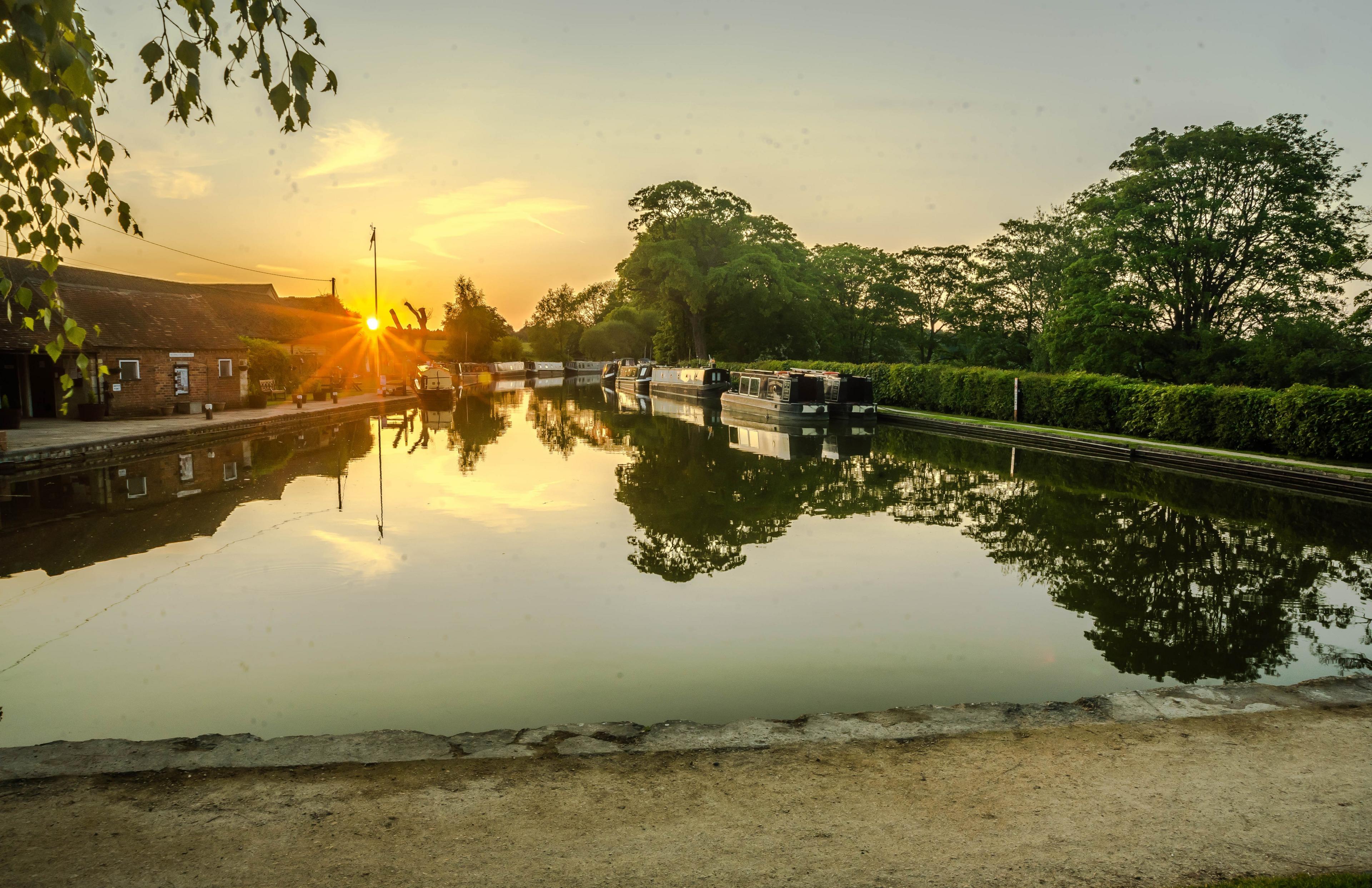 The River Cherwell at Thrupp in the afternoon and sunset