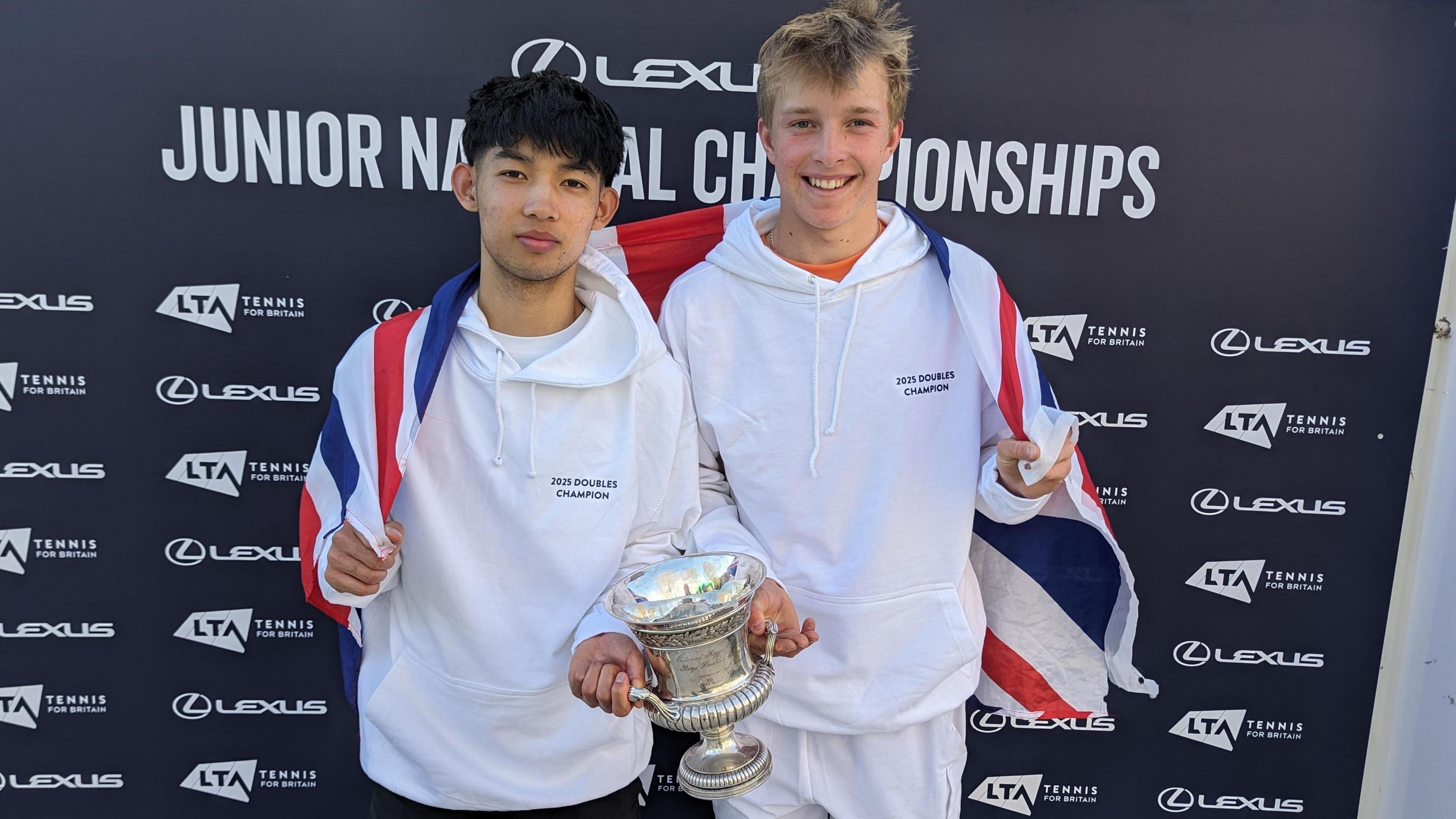 Felix Bockelmann-Evans and Ferran Redza with their doubles trophy