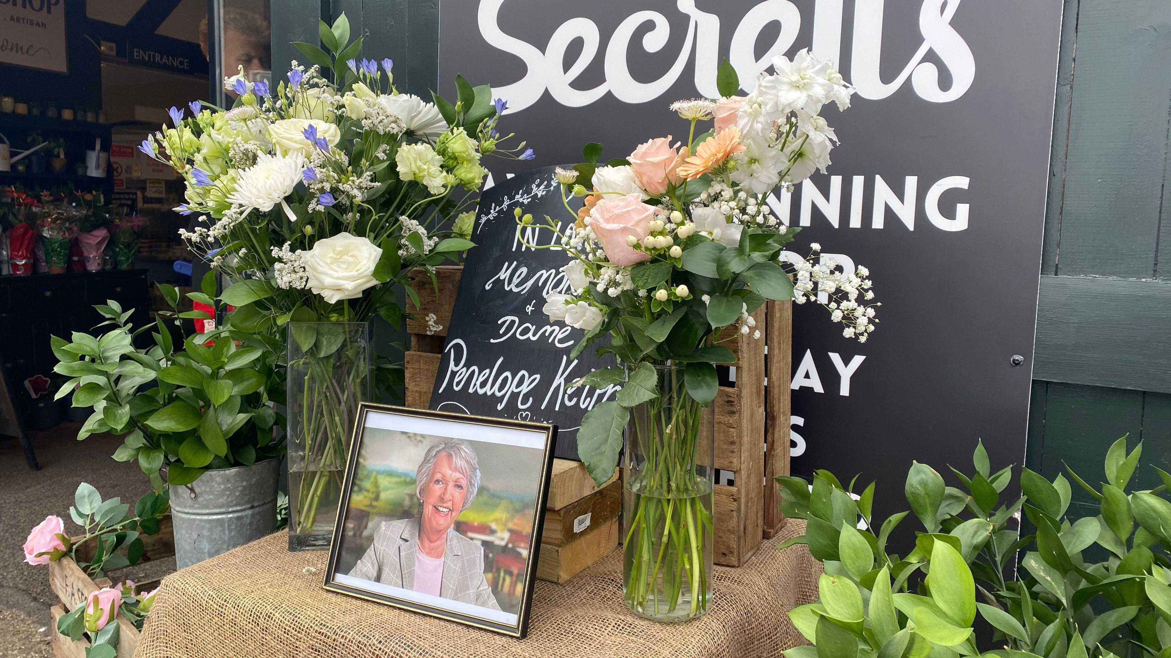 A floral tribute to a late actress. 