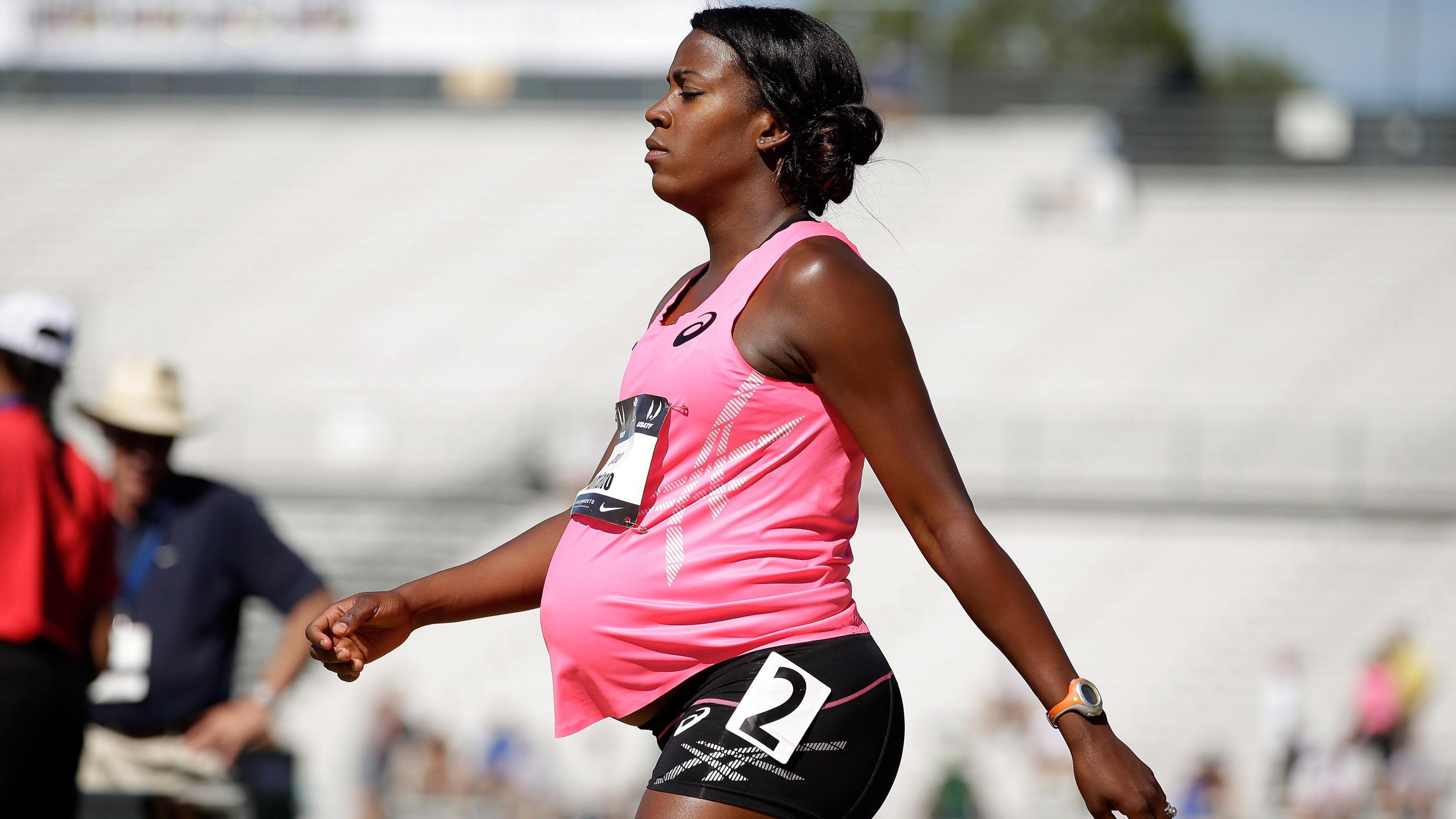 Alysia Montano running at 34 weeks pregnant in a national race in Sacramentoat the US