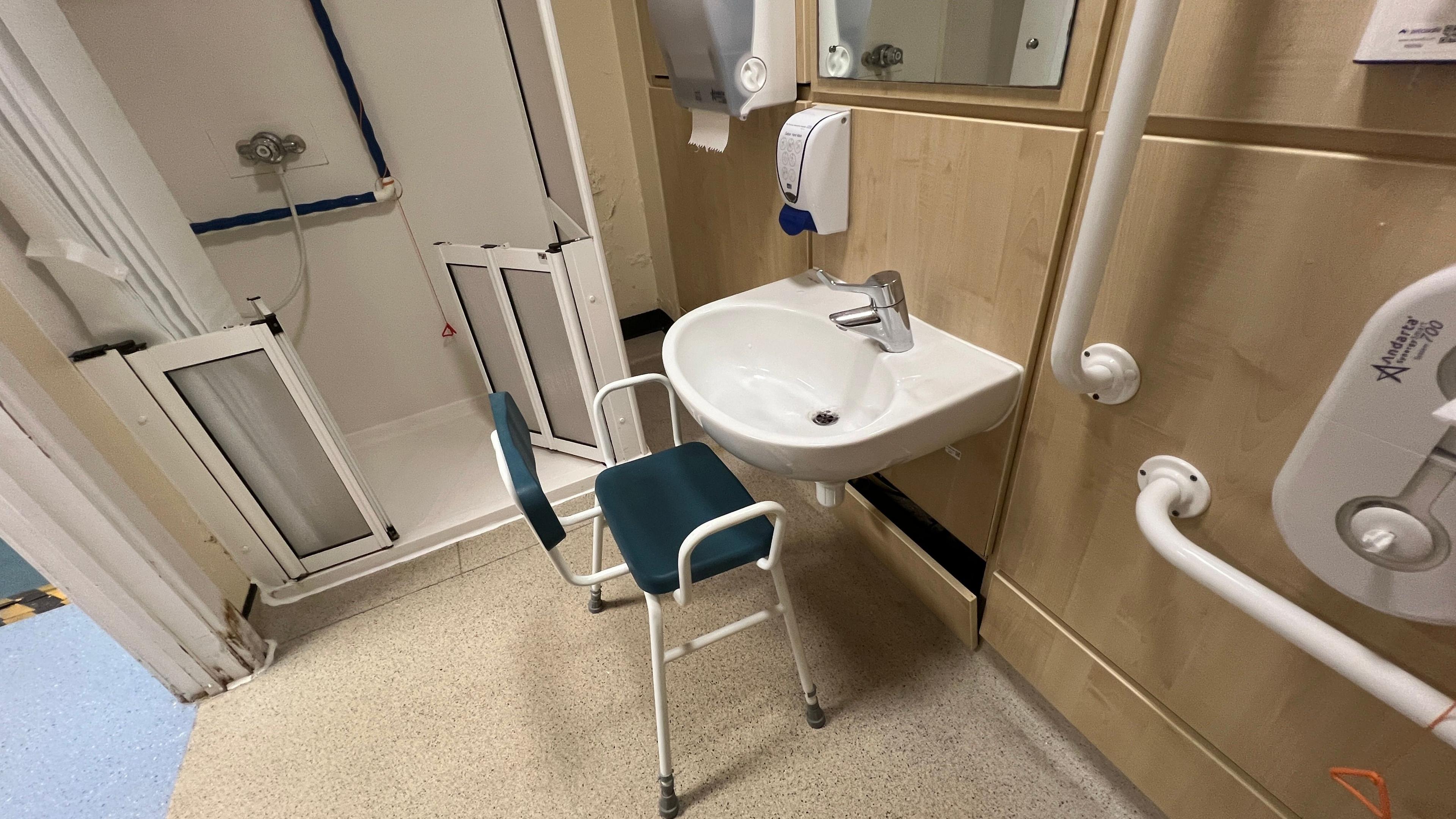 Hospital bathroom in Fleming Ward