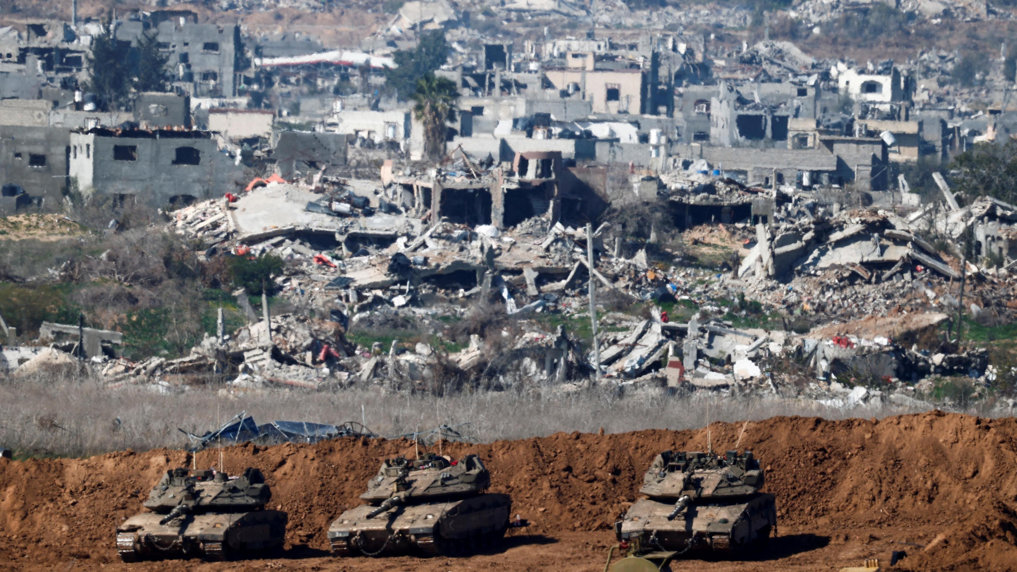 File photo showing Israeli tanks near the border with Gaza, amid a ceasefire between Israel and Hamas, as seen from Israel (21 January 2025)