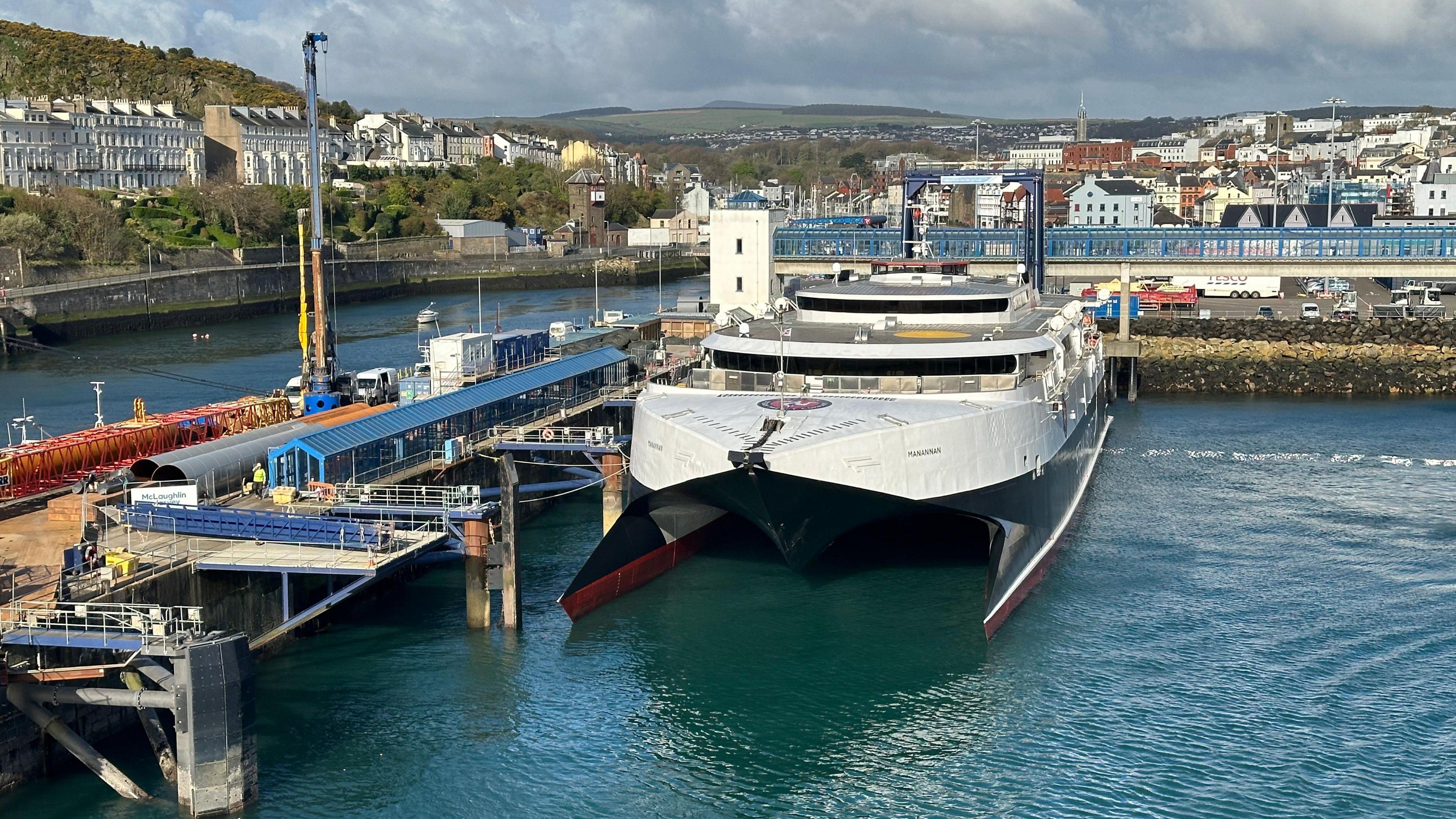 Steam Packet vessel Manannan tide up to the King Edward VIII Pier