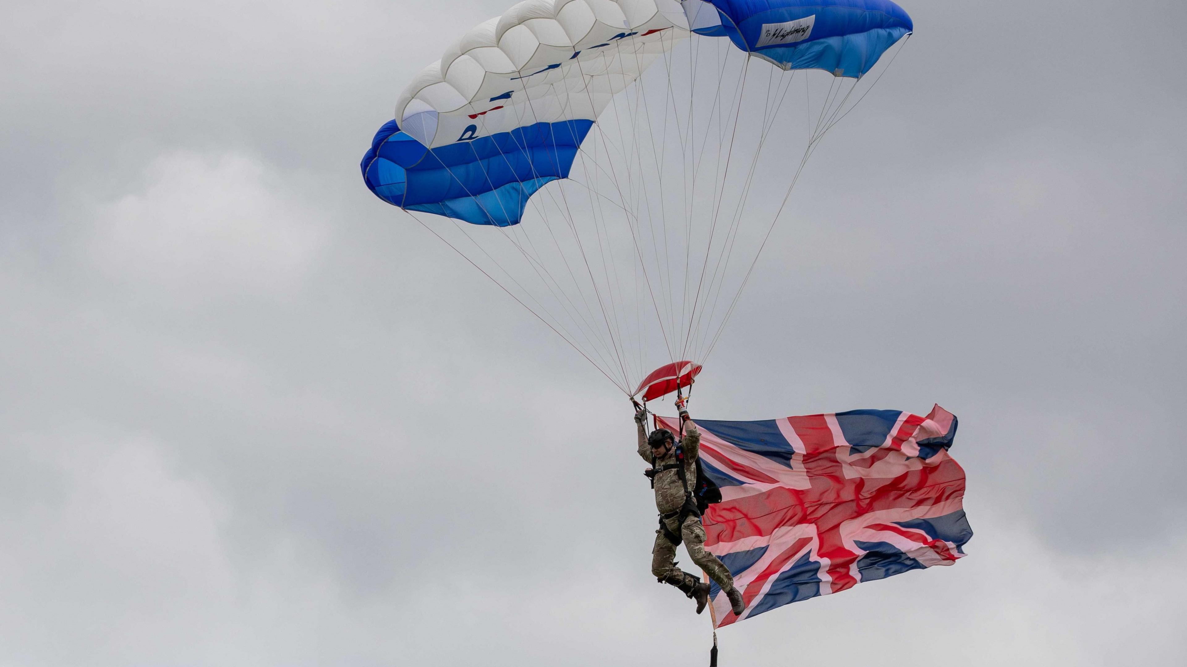 Army personnel skydiving