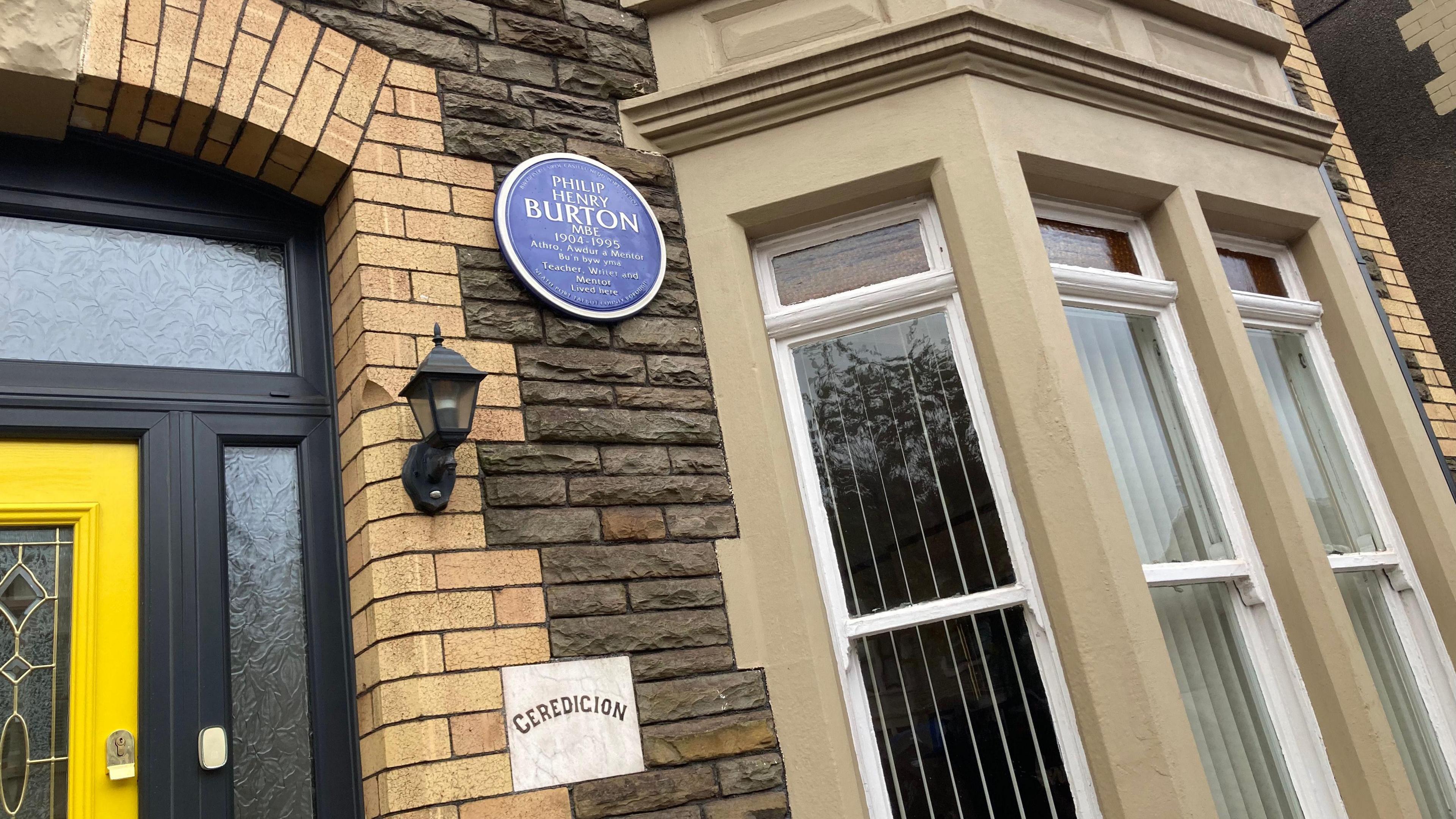 Y plac tu allan i hen gartref Philip Burton, mentor yr actor Richard Burton