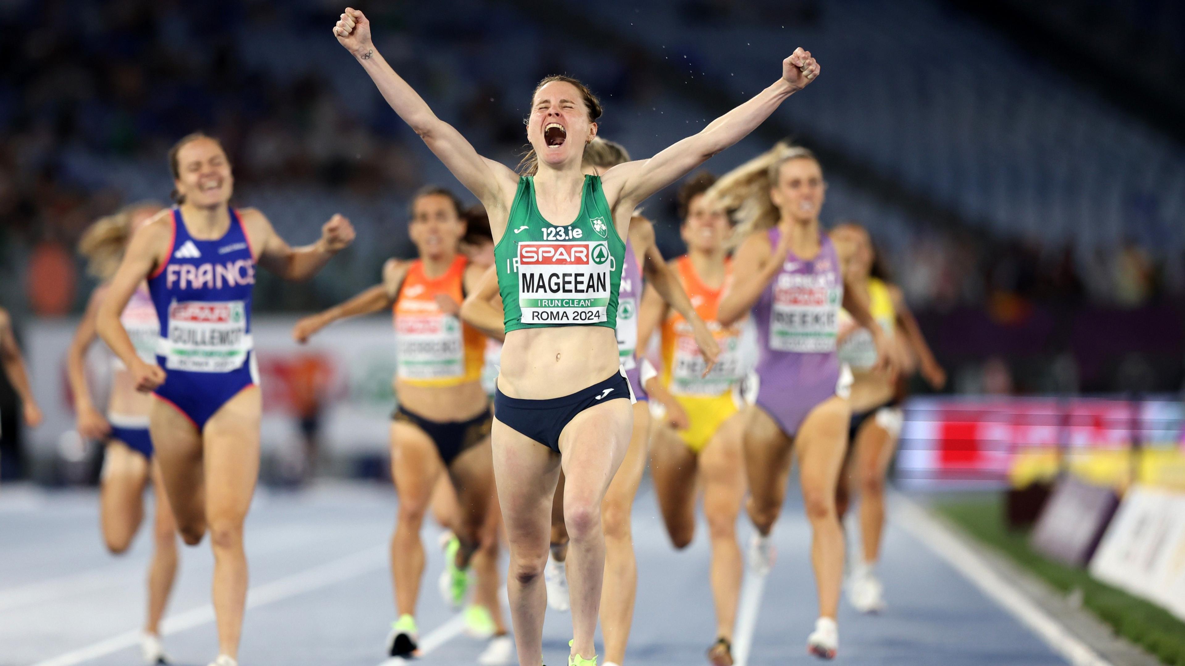 Ciara Mageean celebrates winning a gold medal