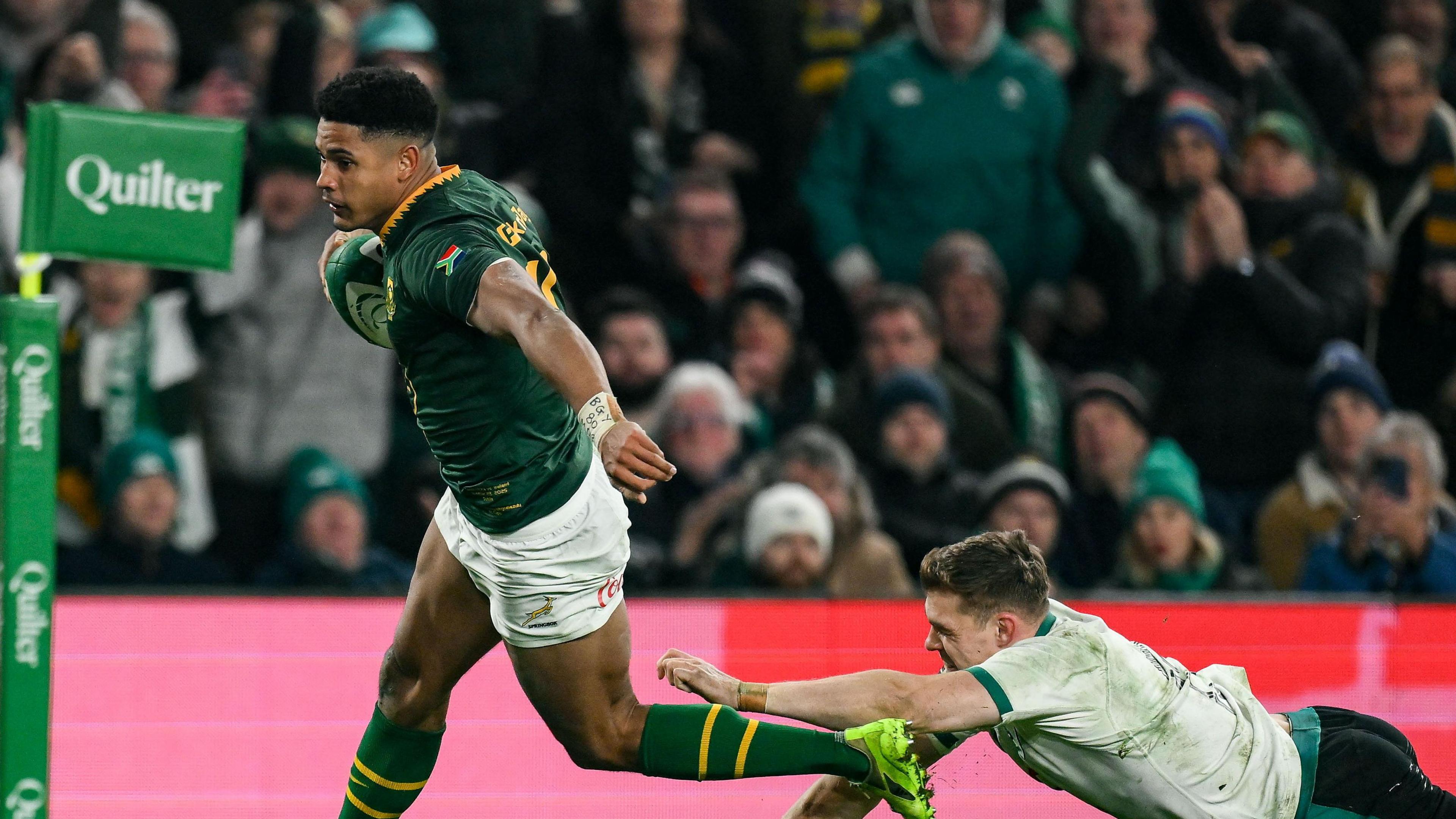 Sacha Feinberg-Mngomezulu scores a try