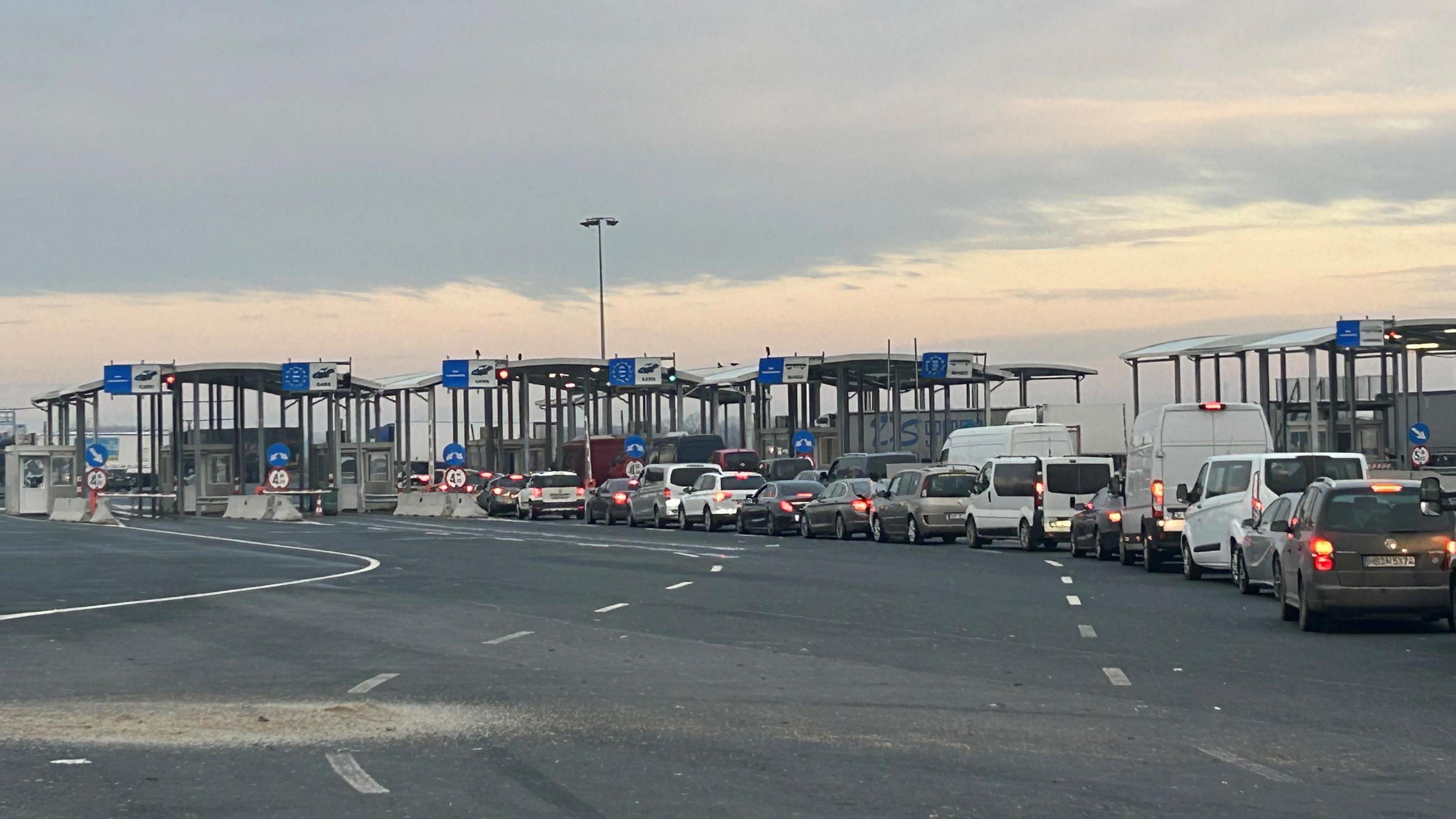 Cars wait at the border between Romania and Hungary