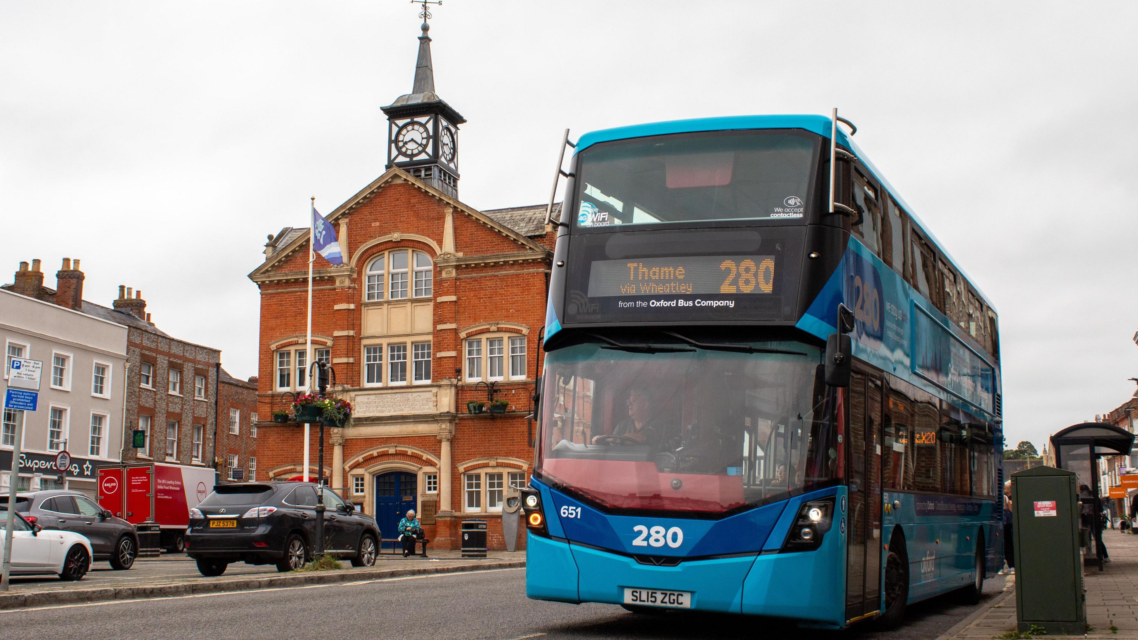 280 Bus to Thame - a turquoise bus run by the Oxford Bus Company