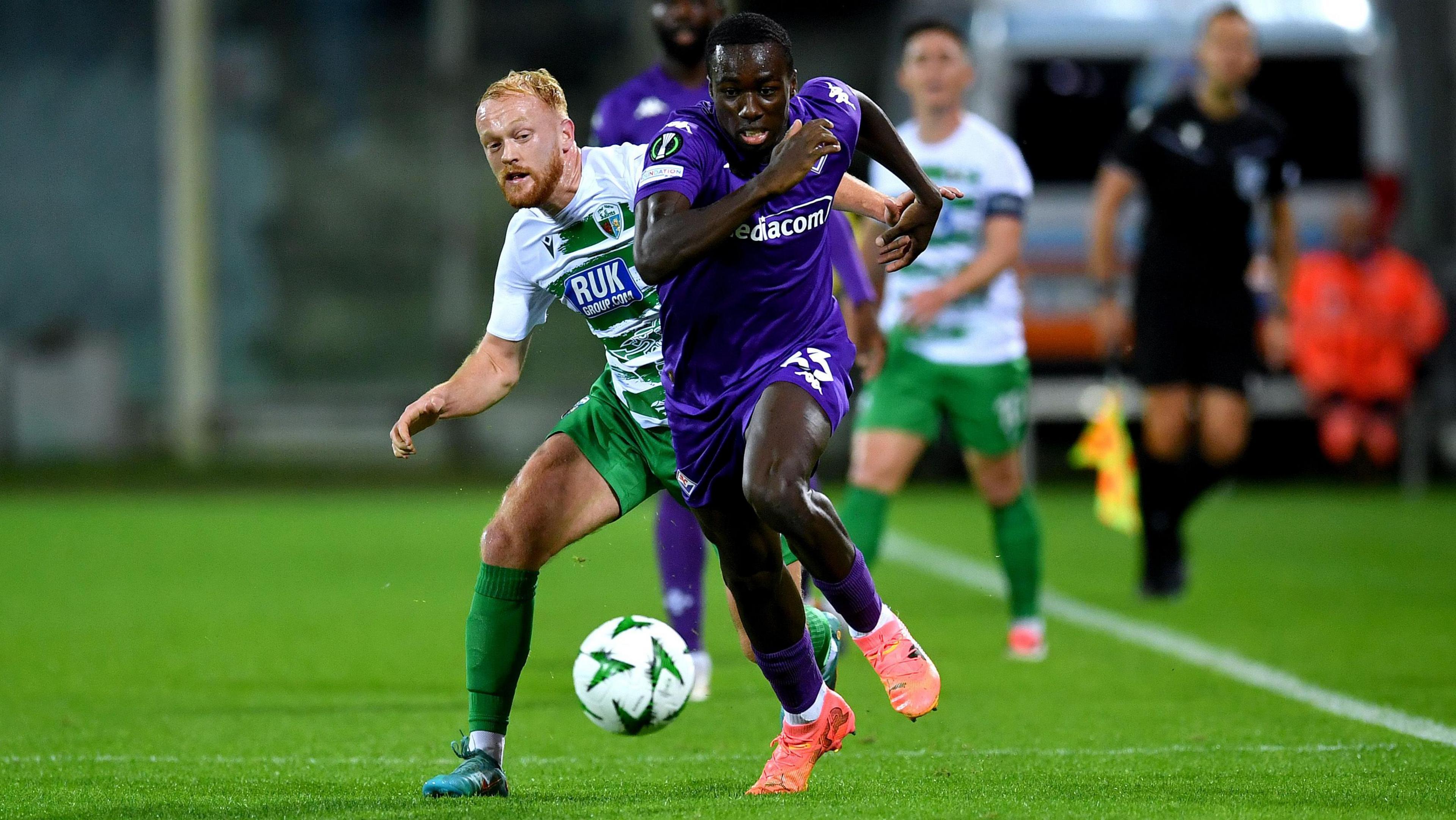 Y Seintiau Newydd yn erbyn Fiorentina