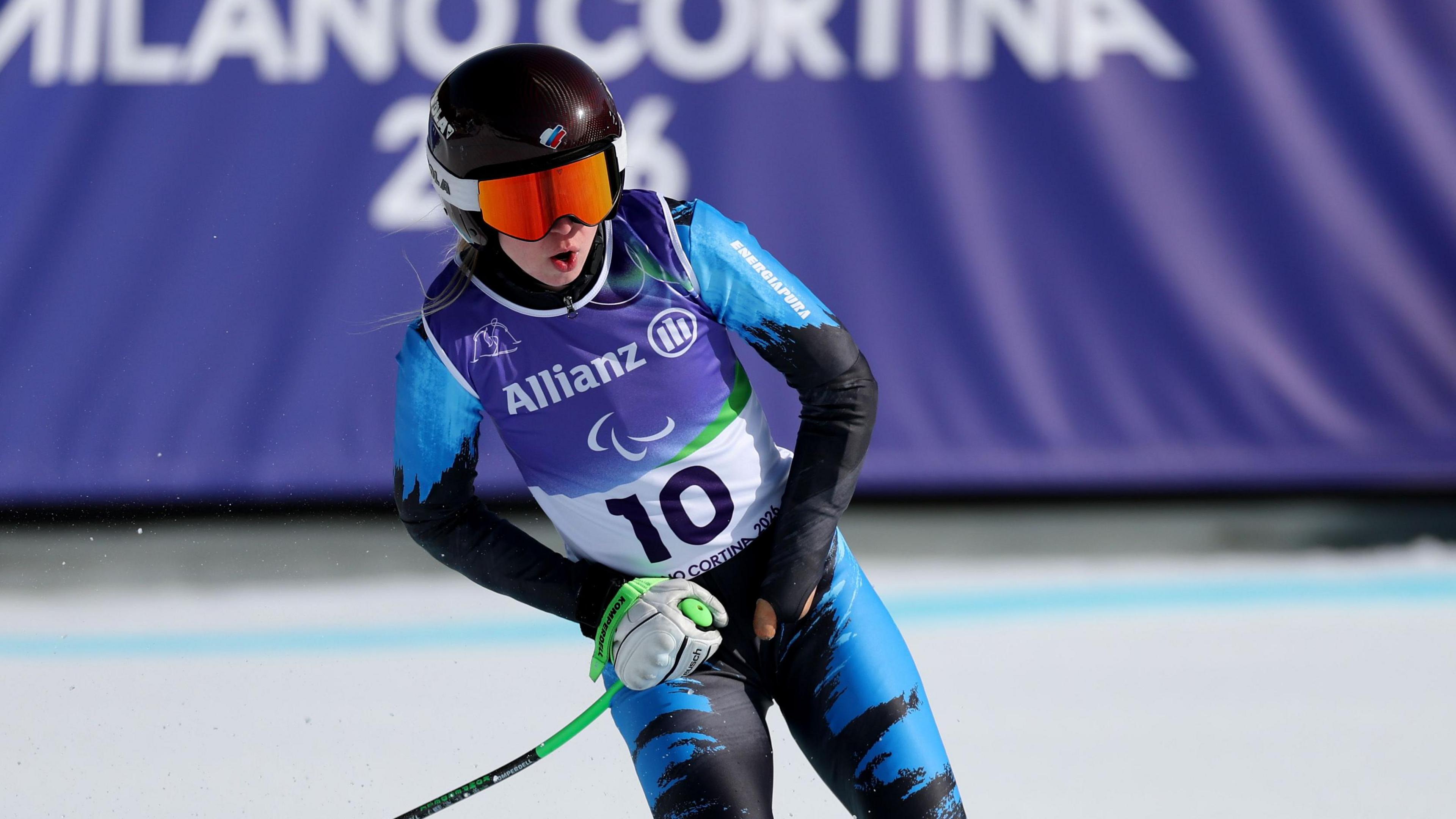 Varvara Voronchikhina v akci na zimní paralympiádě Milán-Cortina