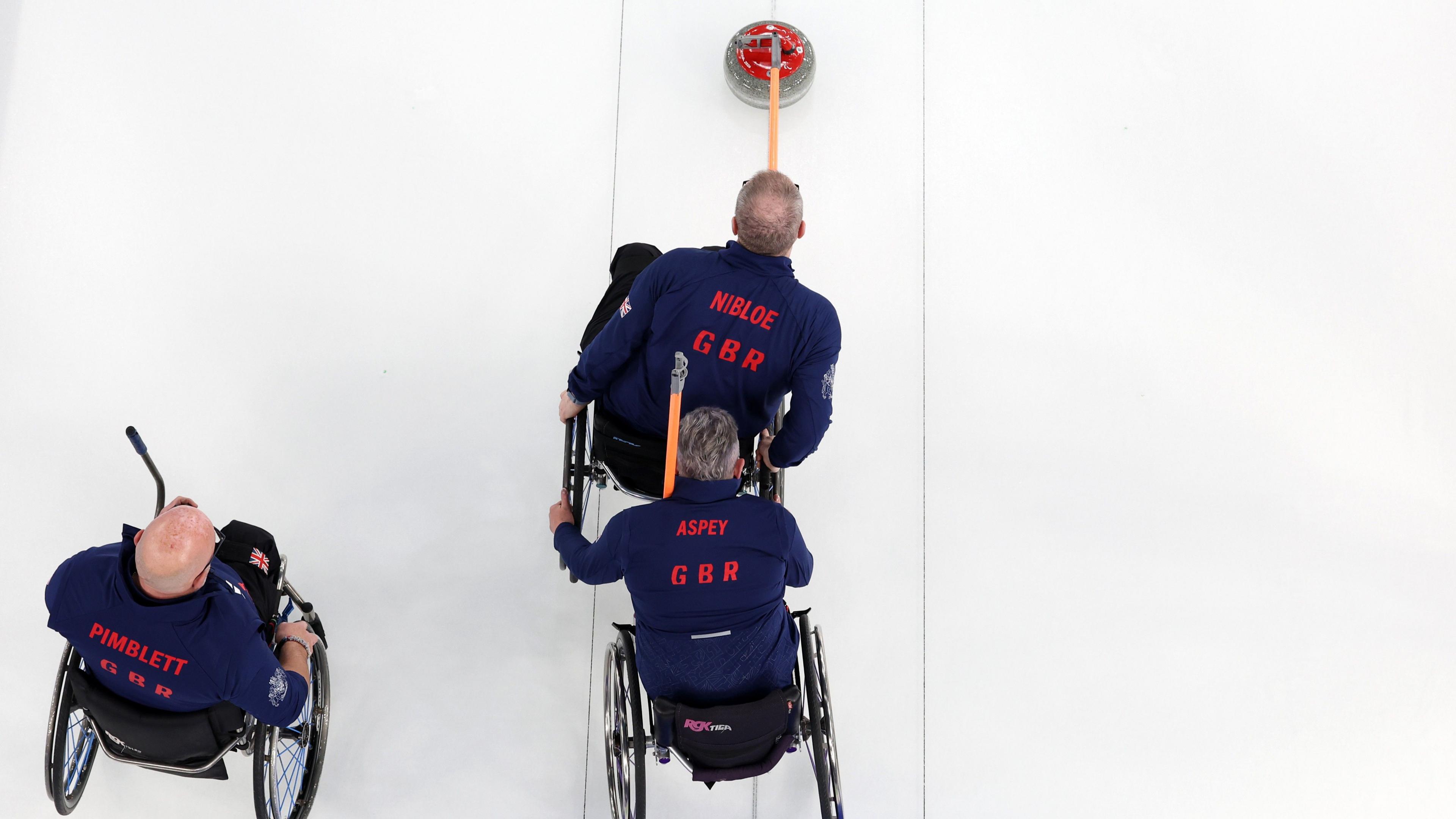 Velká Británie curlers pro vozíčkáře v akci na zimní paralympiádě 2026