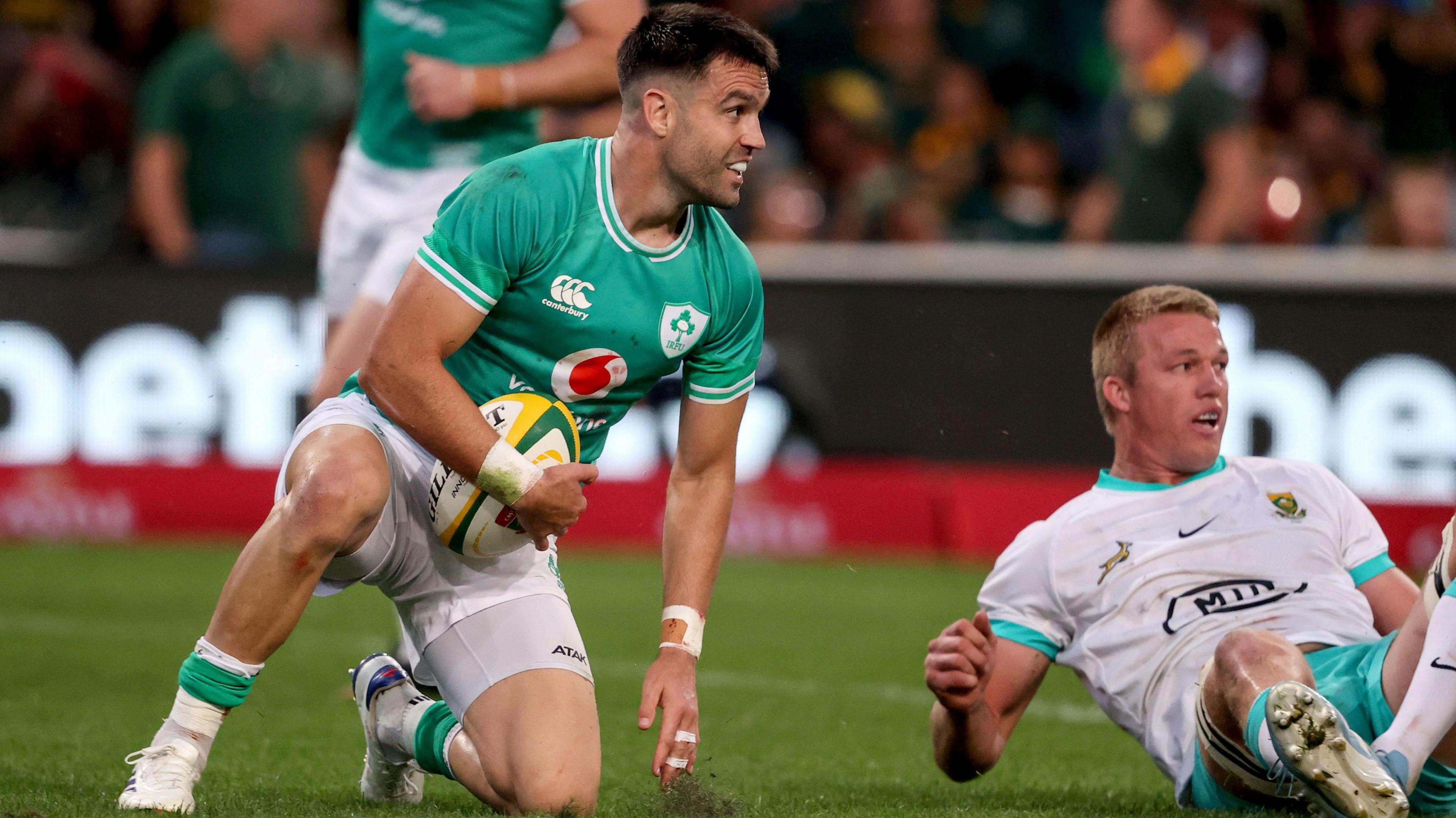 Conor Murray scores a try for Ireland