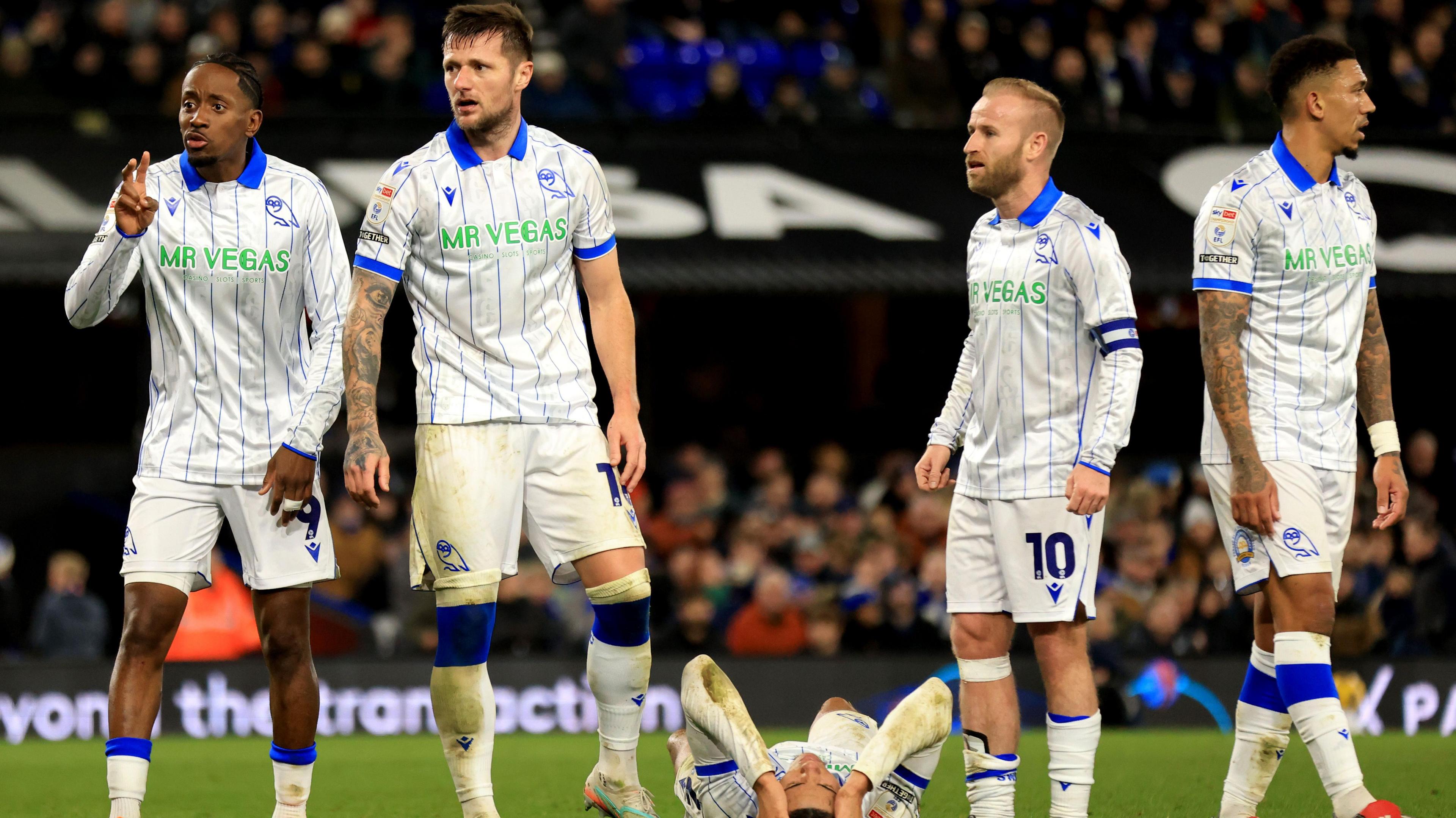 Sheffield Wednesday players look frustrated during the 3-1 defeat at Ipswich