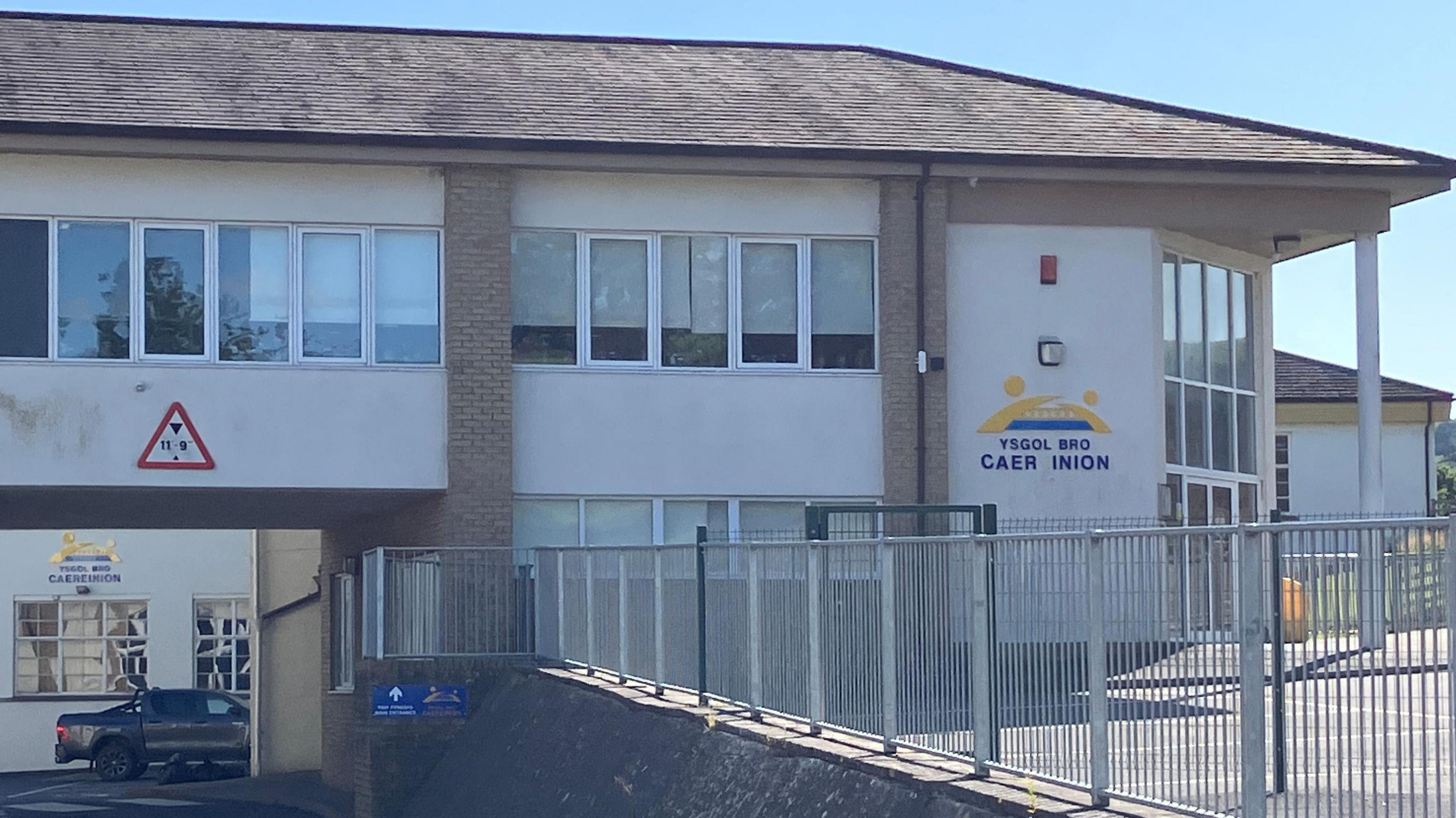 Llun o'r ysgol