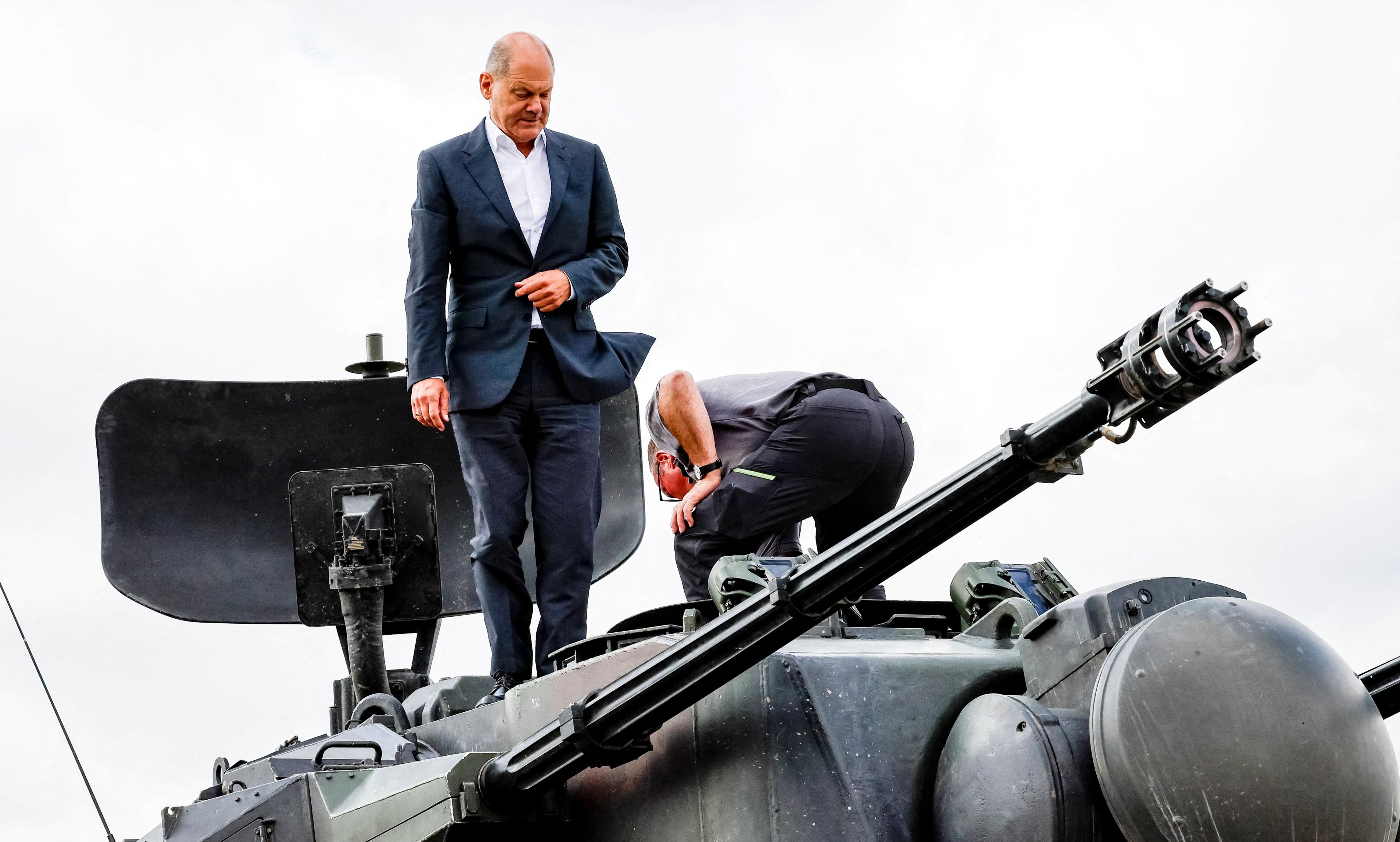 Chancellor Olaf Scholz standing on a Gepard self-propelled anti-aircraft gun