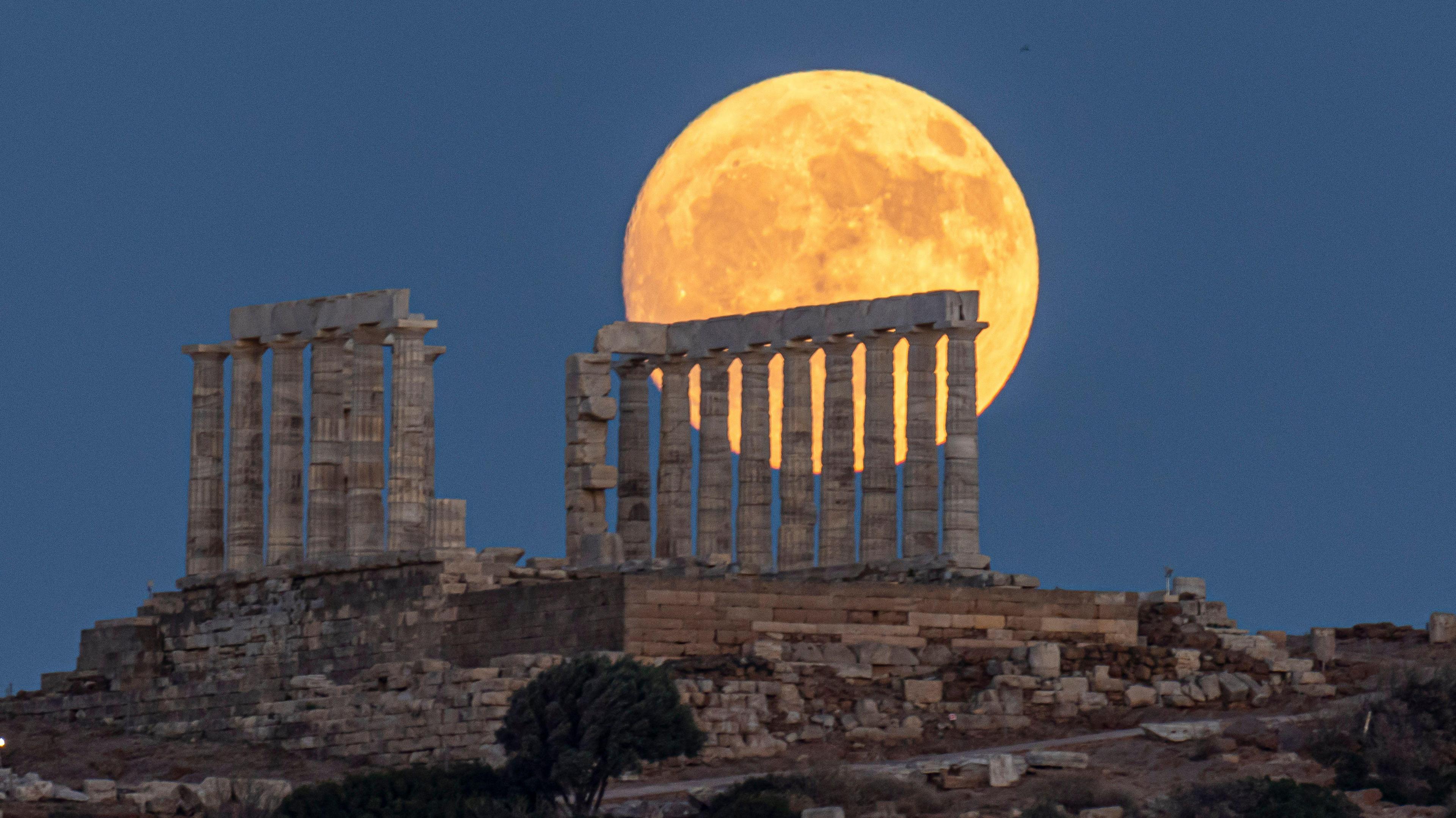 Buck moon in greece