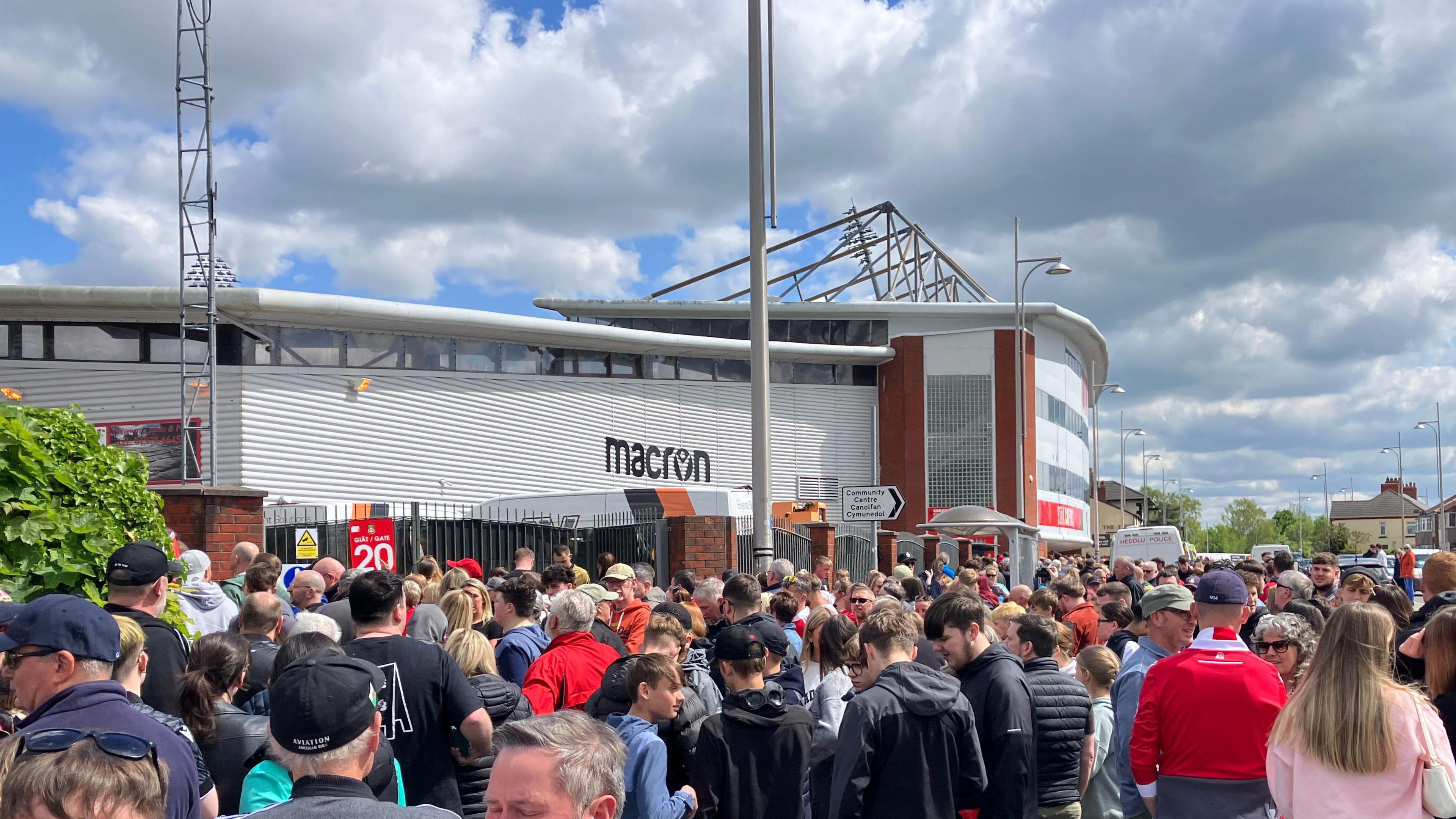 Cefnogwyr Wrecsam