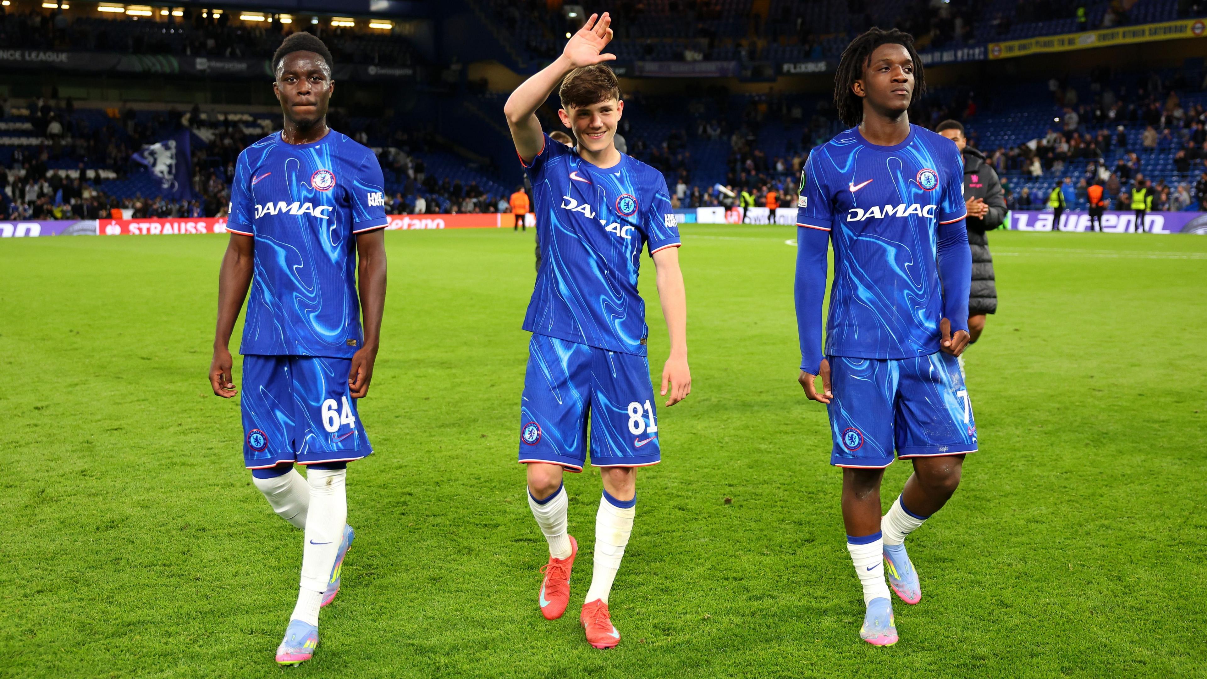 Reggie Walsh of Chelsea acknowledges the fans as he leaves the pitch with team mates Genesis Antwi and Shim Mheuka