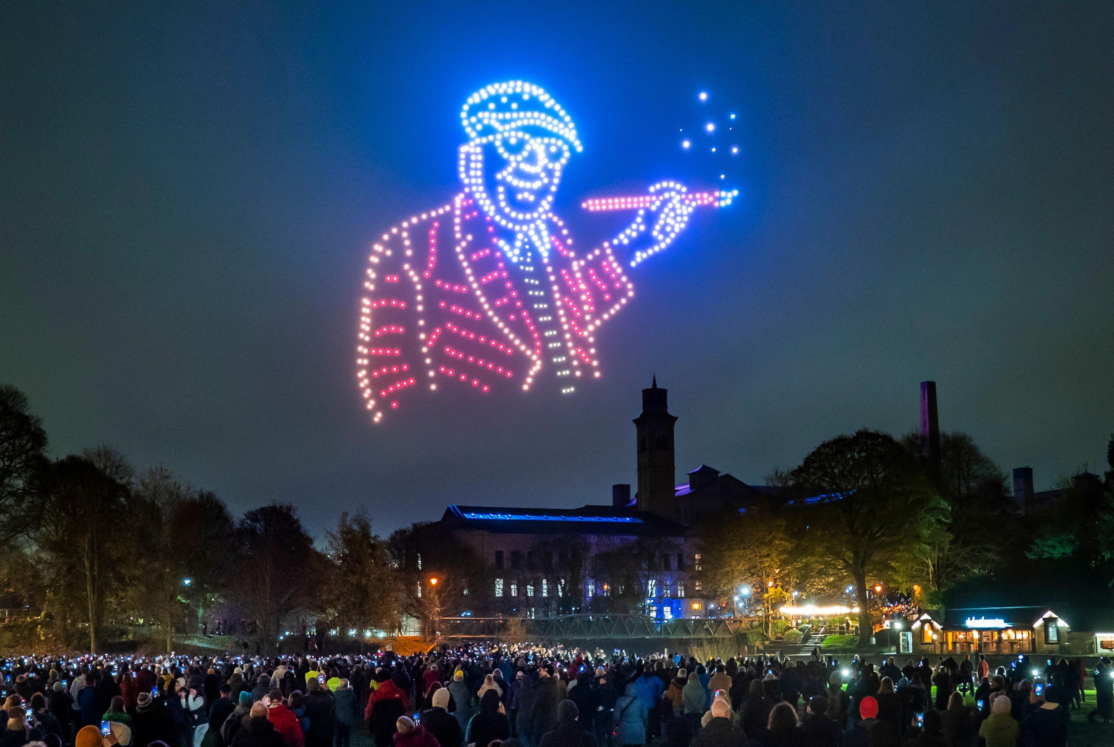 Drònaichean air an cleachdadh gus dealbh a dhèanamh anns na speuran mar phàirt de Bradford 2025