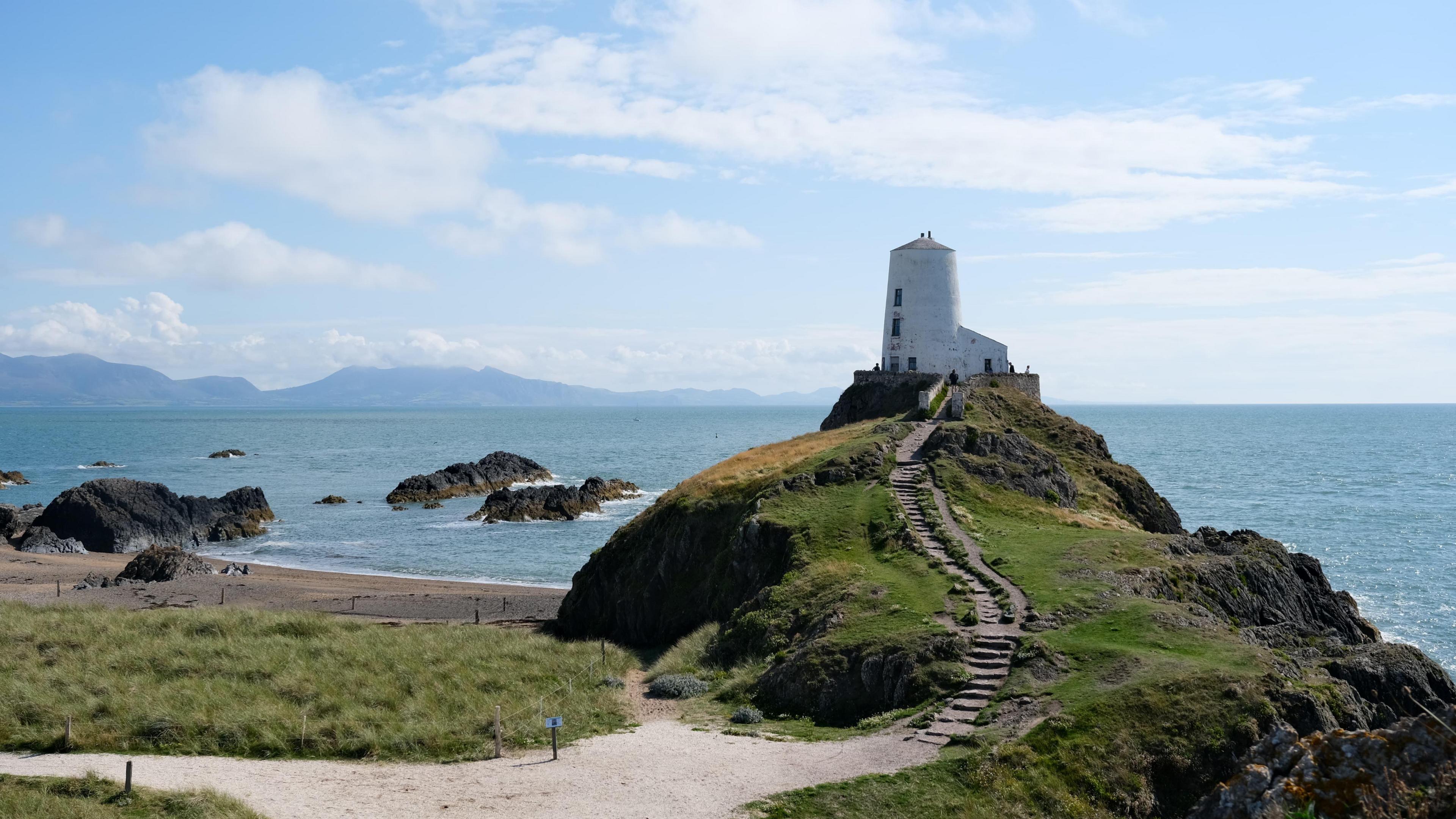 Llun goleudi Ynys Llanddwyn