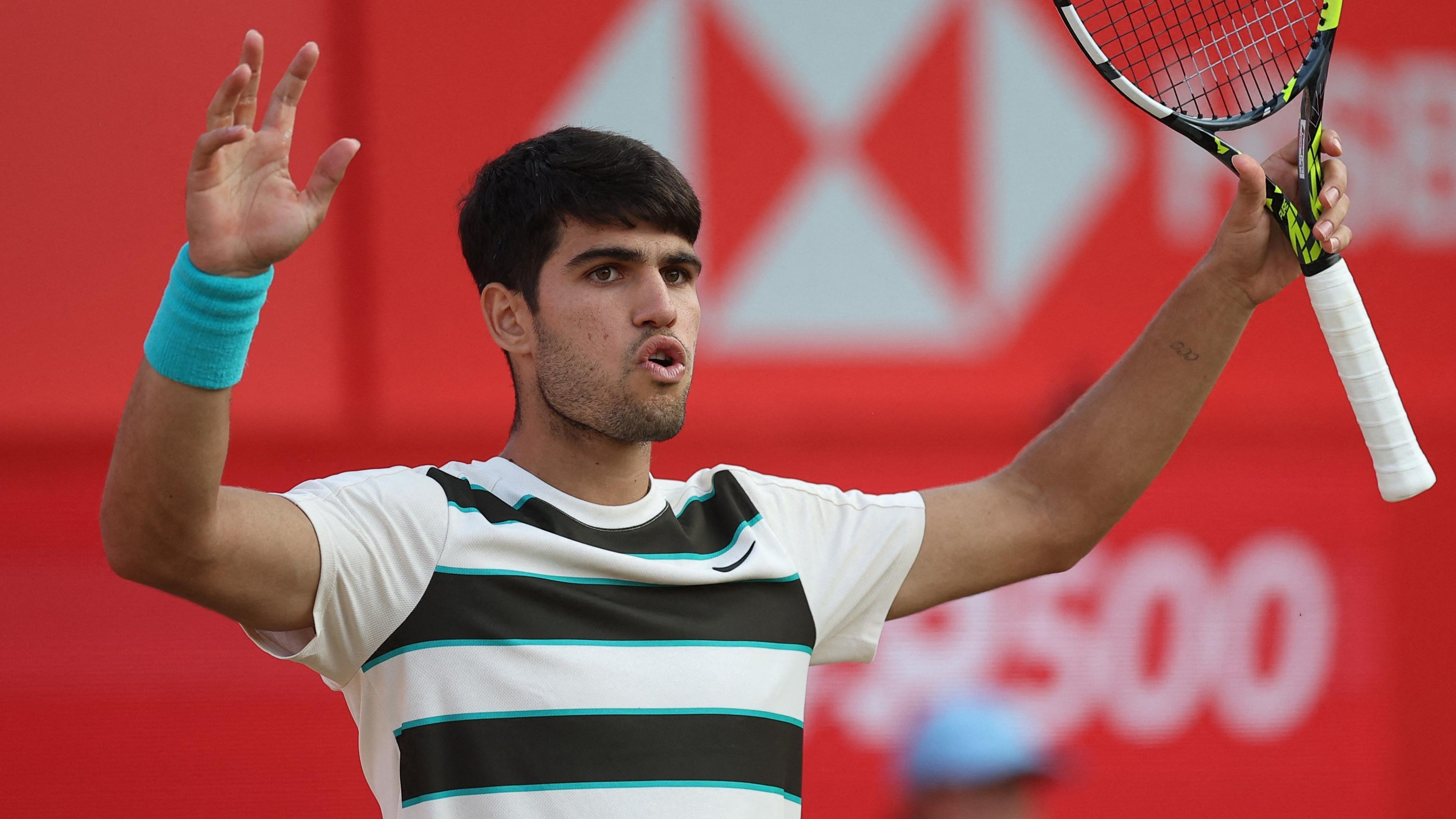 Carlos Alcaraz celebrates victory over Jaume Munar at Queen's