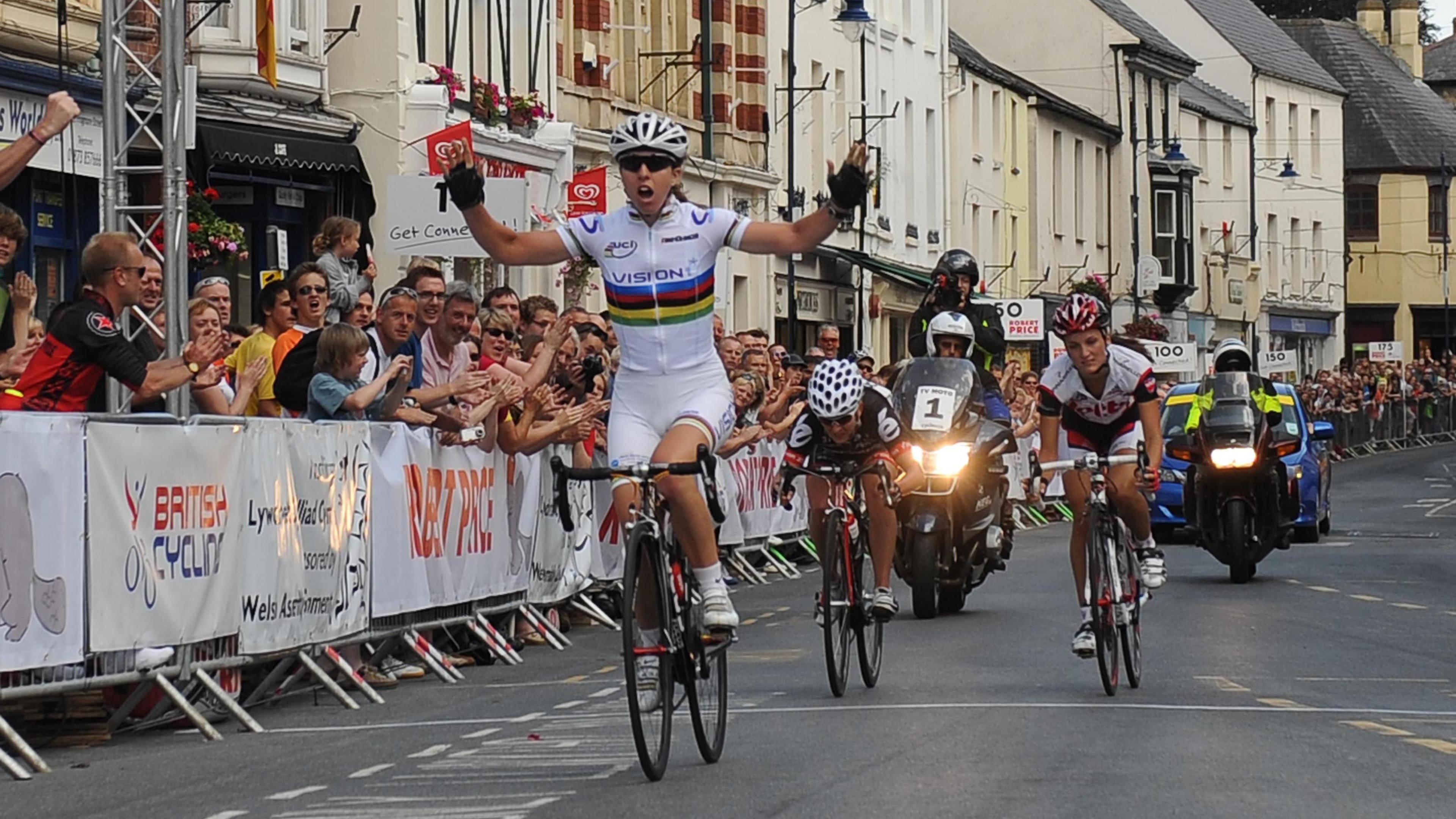Nicole Cooke celebrates winning race in 2008