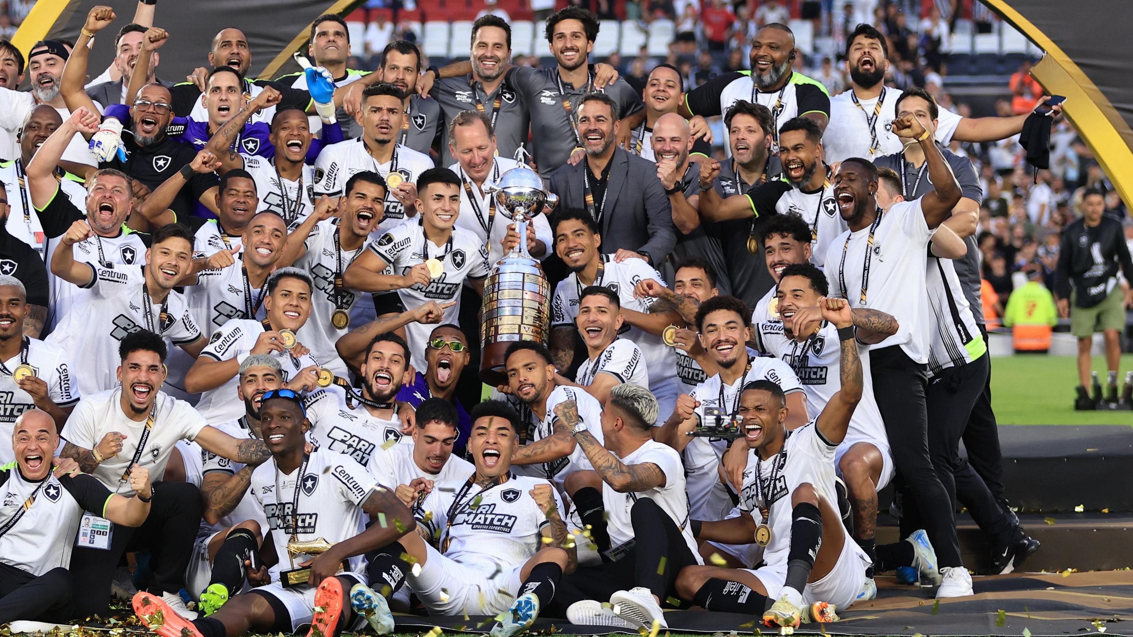 Botafogo players gather together to pose for photos celebrate with the Copa Libertadores trophy