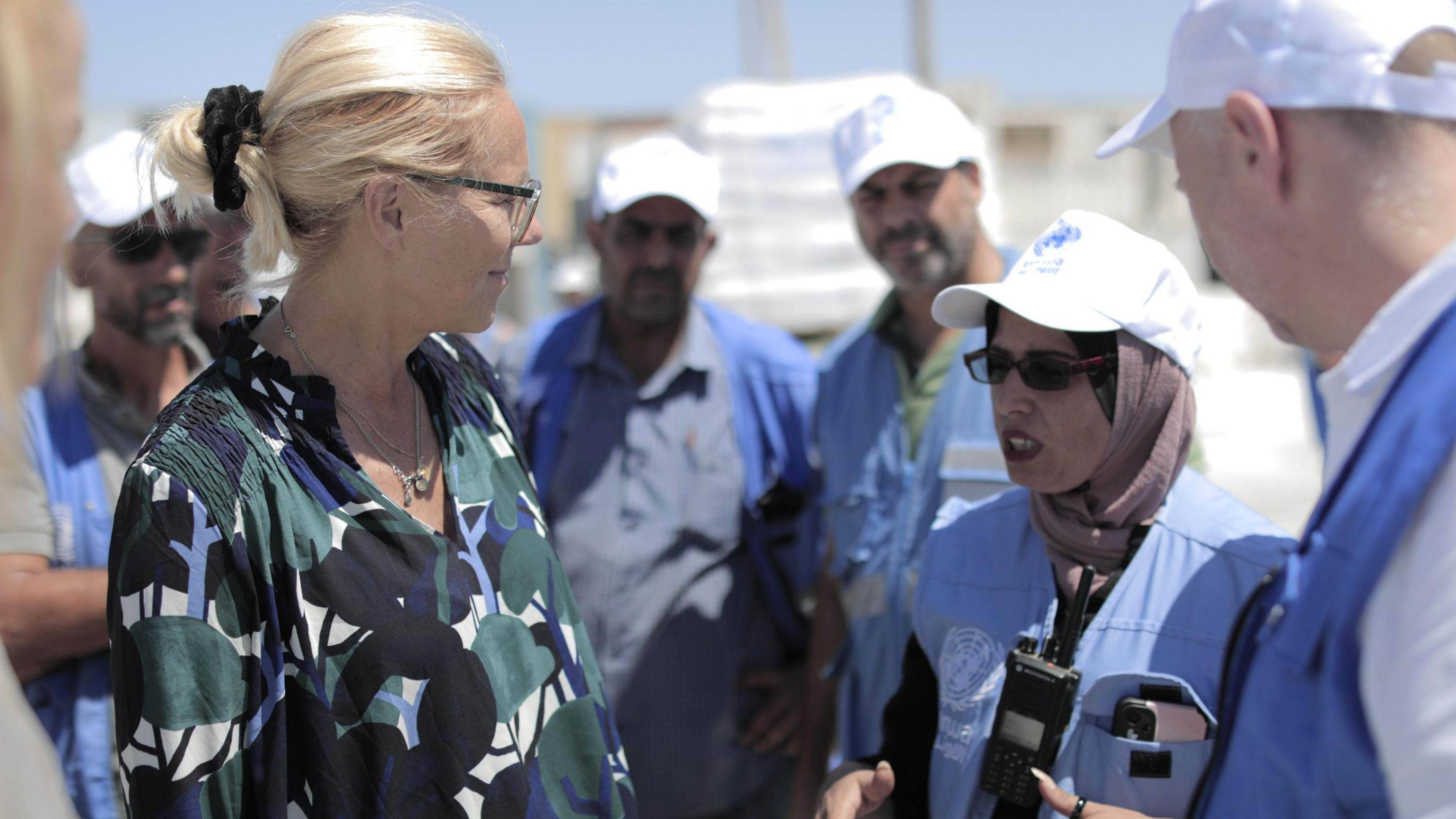 Ms Kaag speaks with an aid worker in Gaza