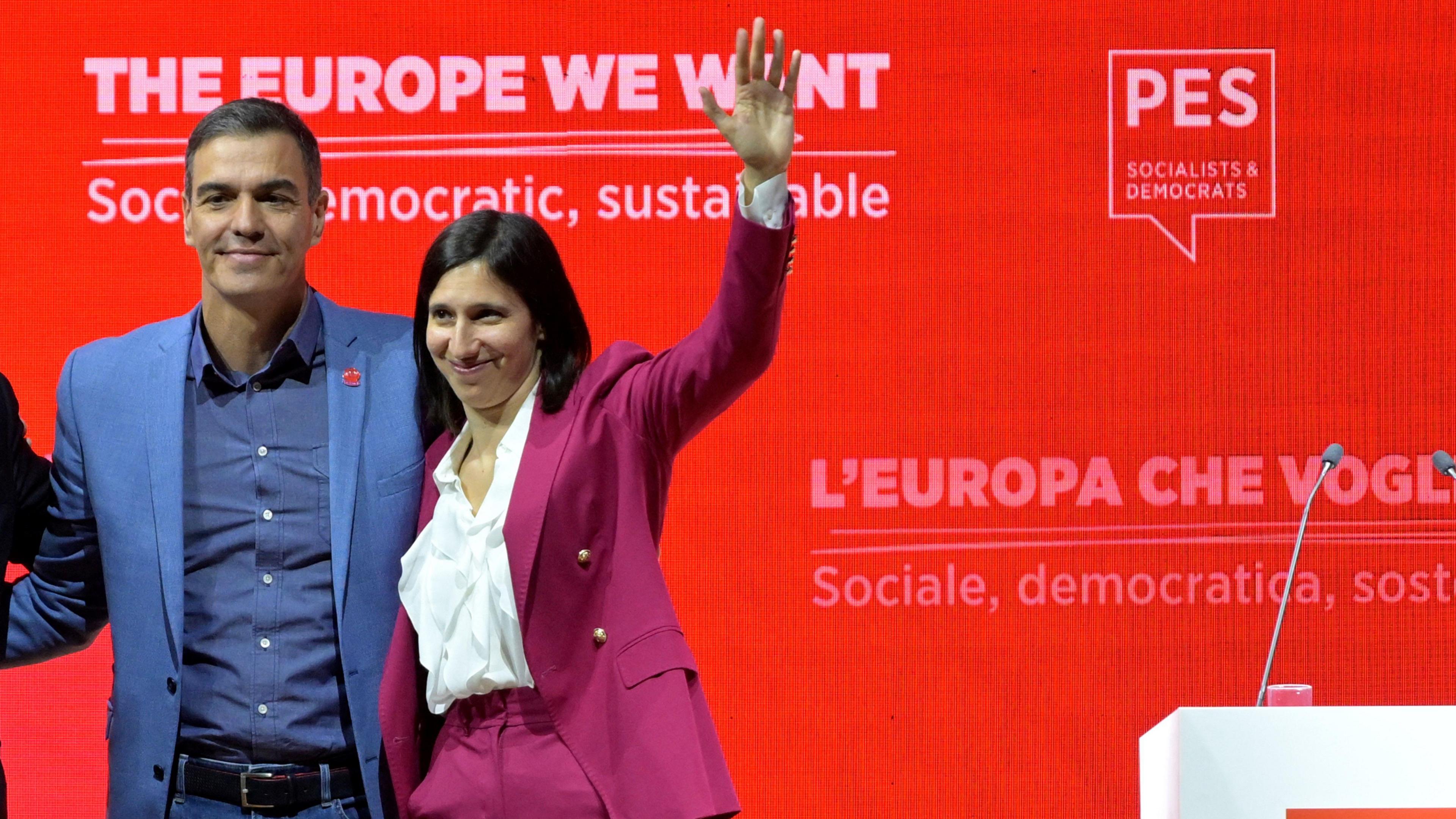 Spanish PM Pedro Sánchez on 2 March with Italian centre-left leader Elly Schlein in Rome ahead of the vote