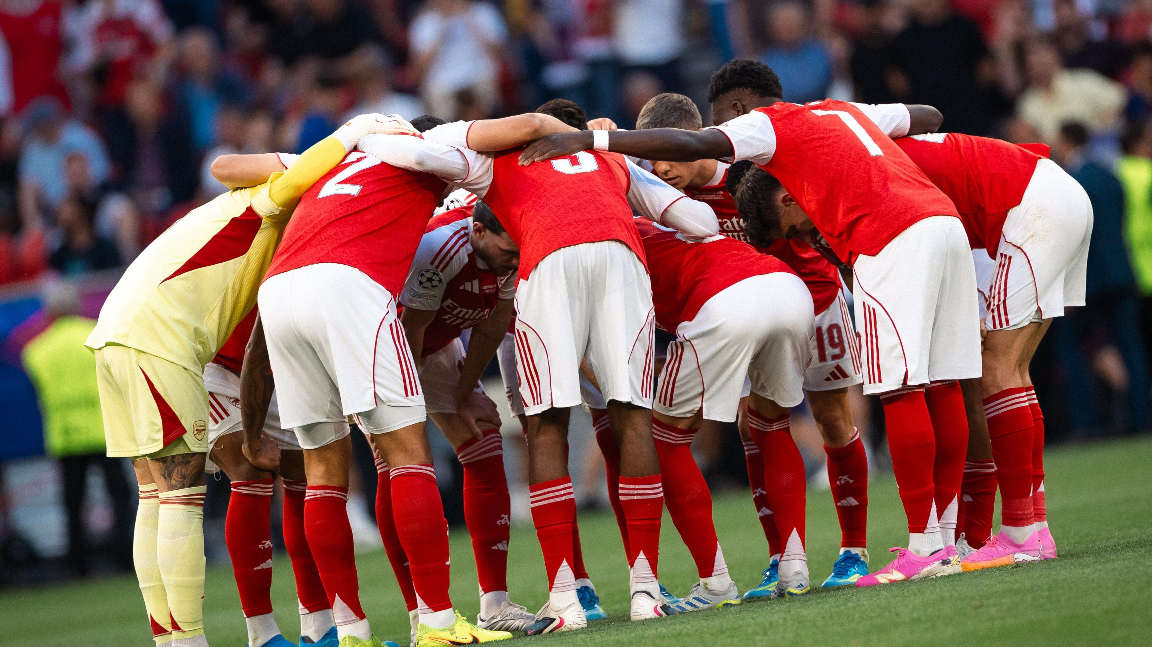 Arsenal huddle