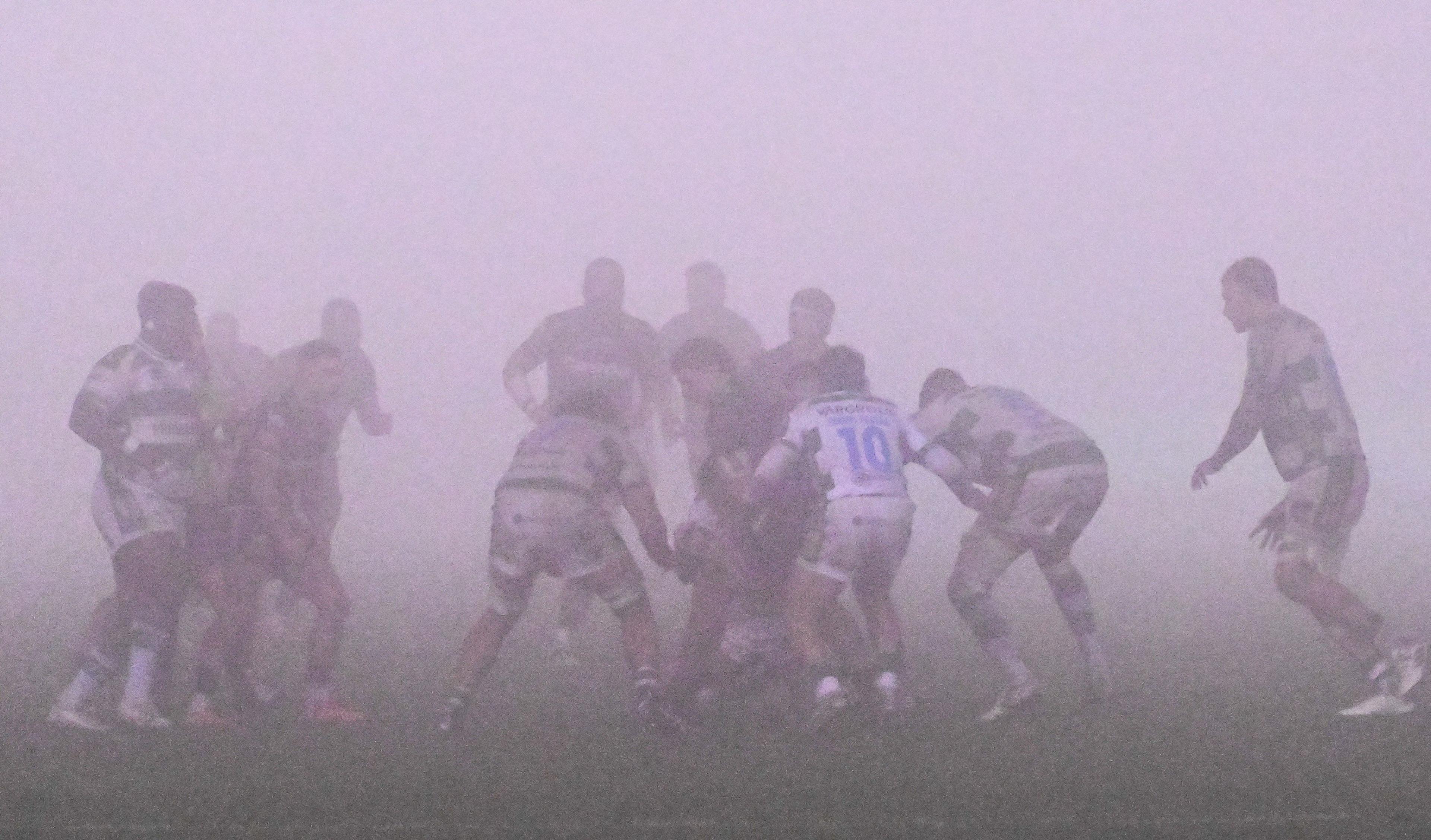 Scarlets and Benetton play in the fog in Treviso