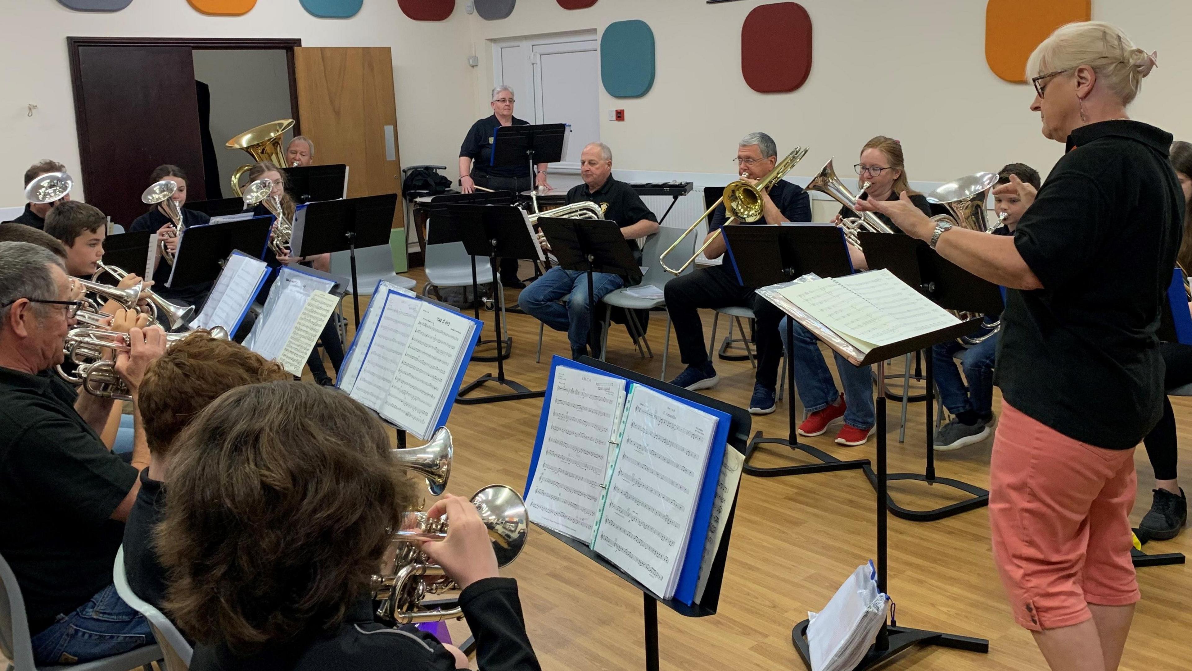 Alison Gent conducting a band in Pontarddulais