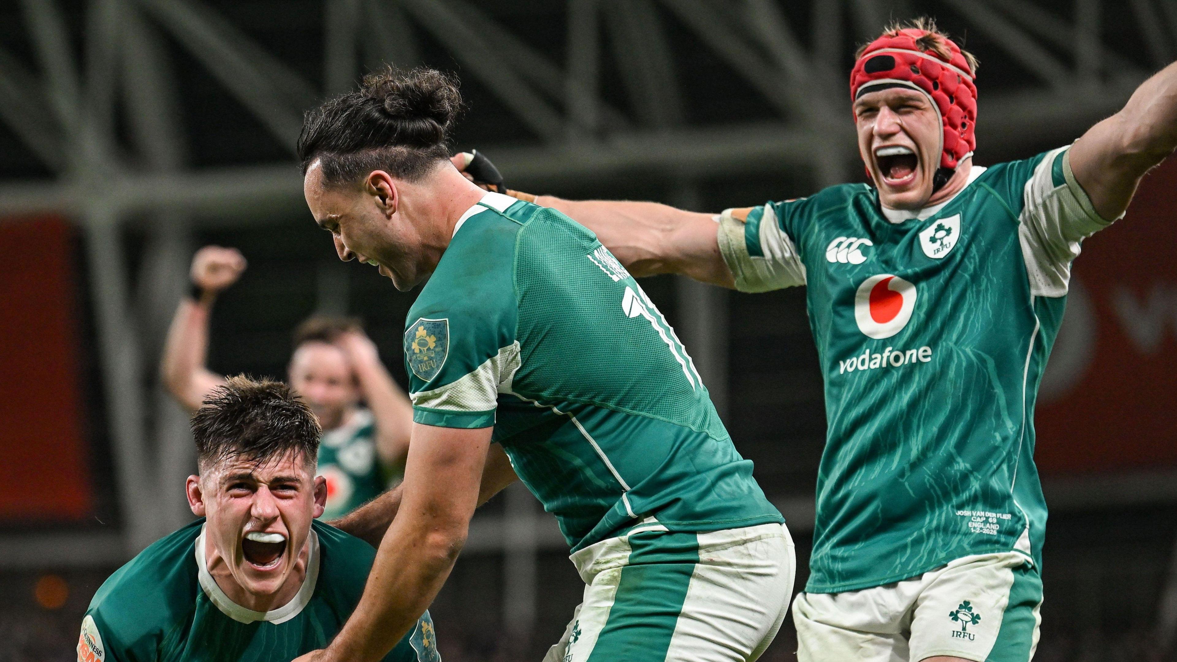 Dan Sheehan celebrates with James Lowe after scoring his try against England