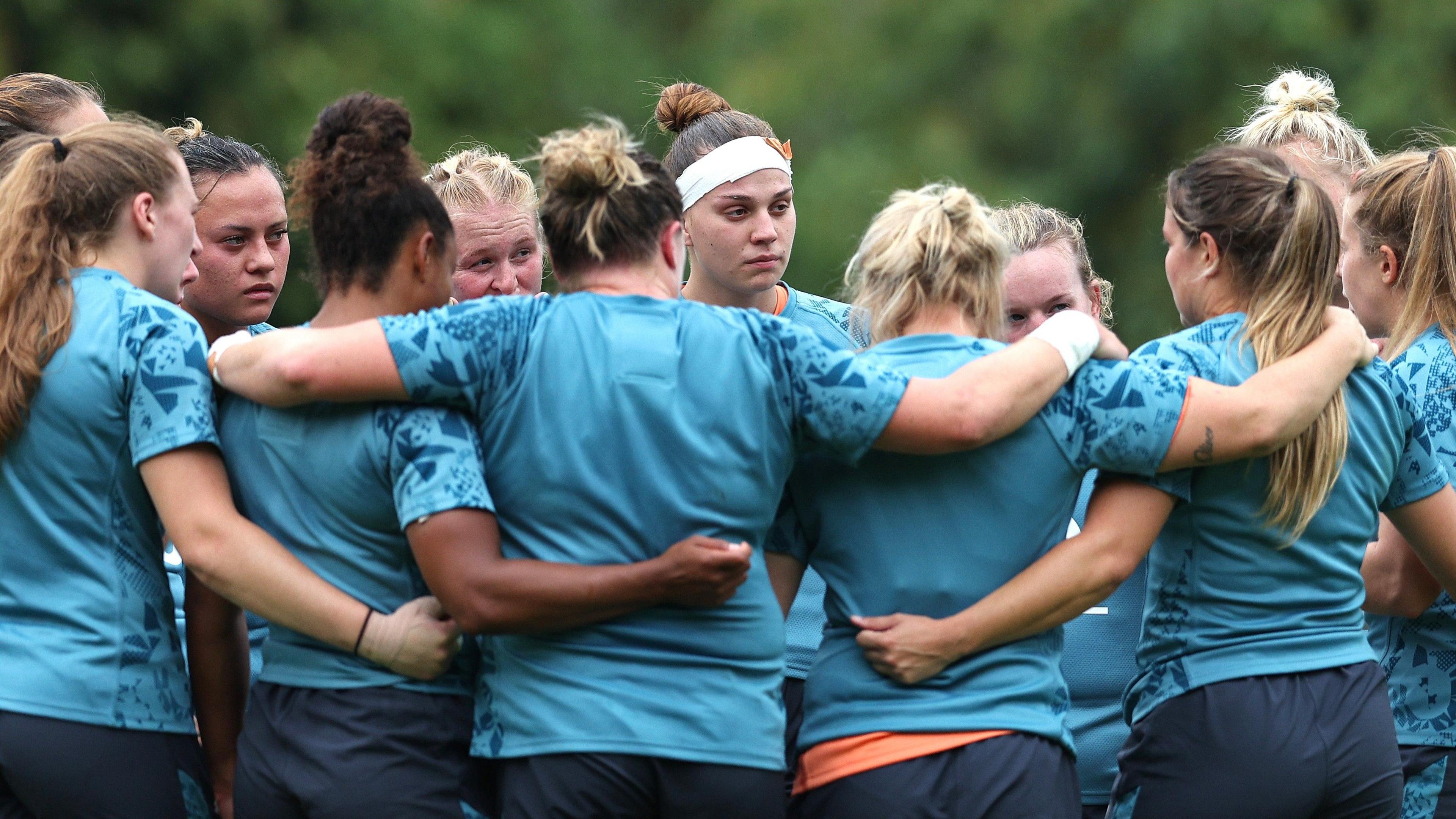 England huddle up