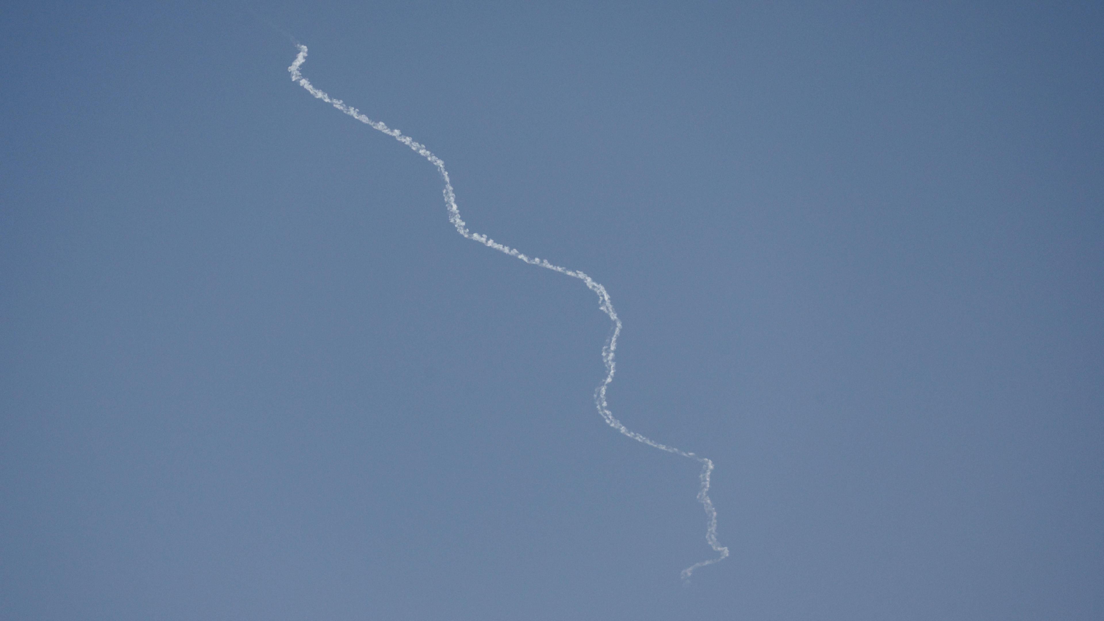 Israel's David's Sling aerial defence system operates to intercept a missile launched by Hezbollah towards the Israeli city of Tel Aviv (25 September 2024)