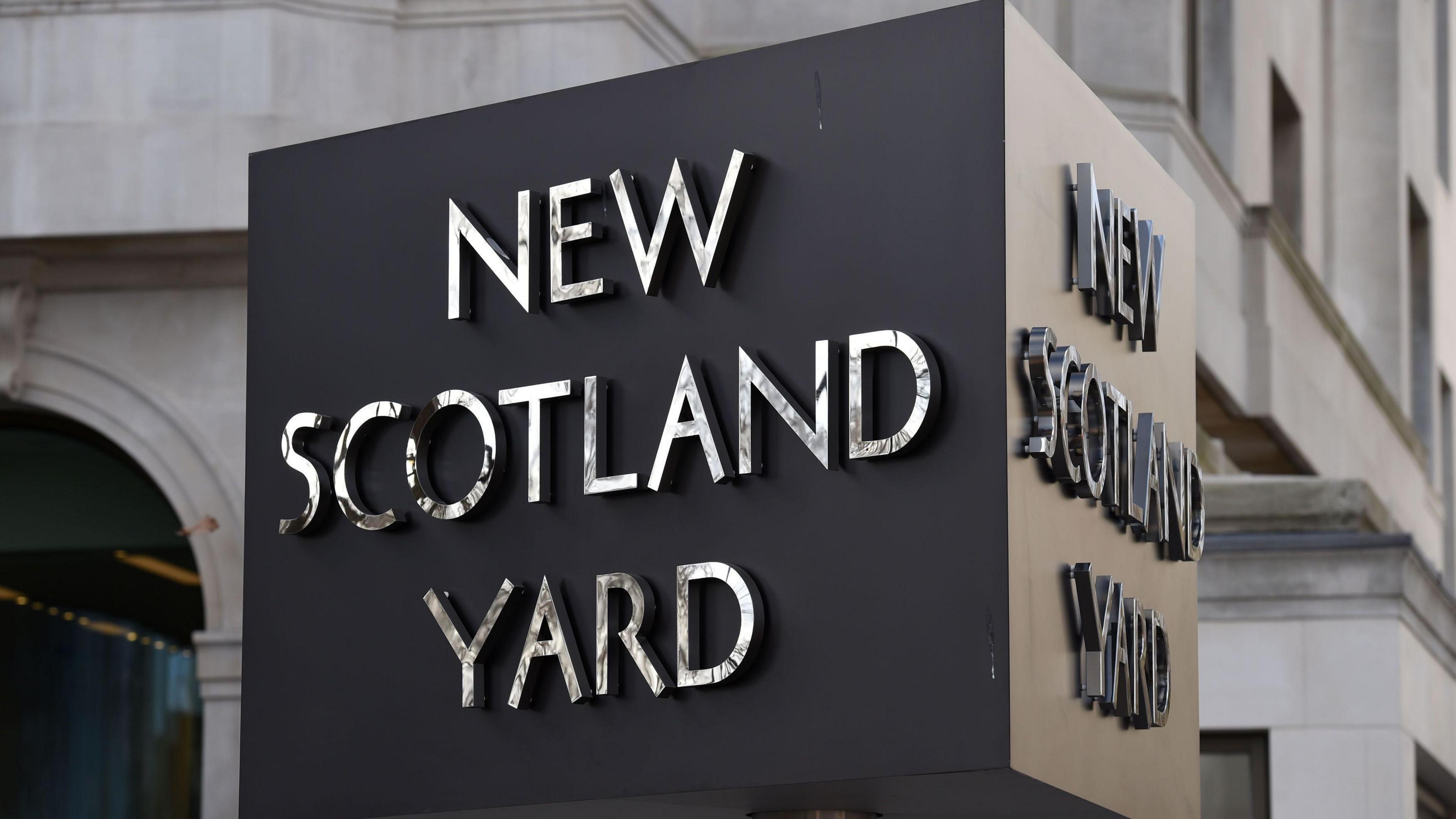 A Scotland Yard sign