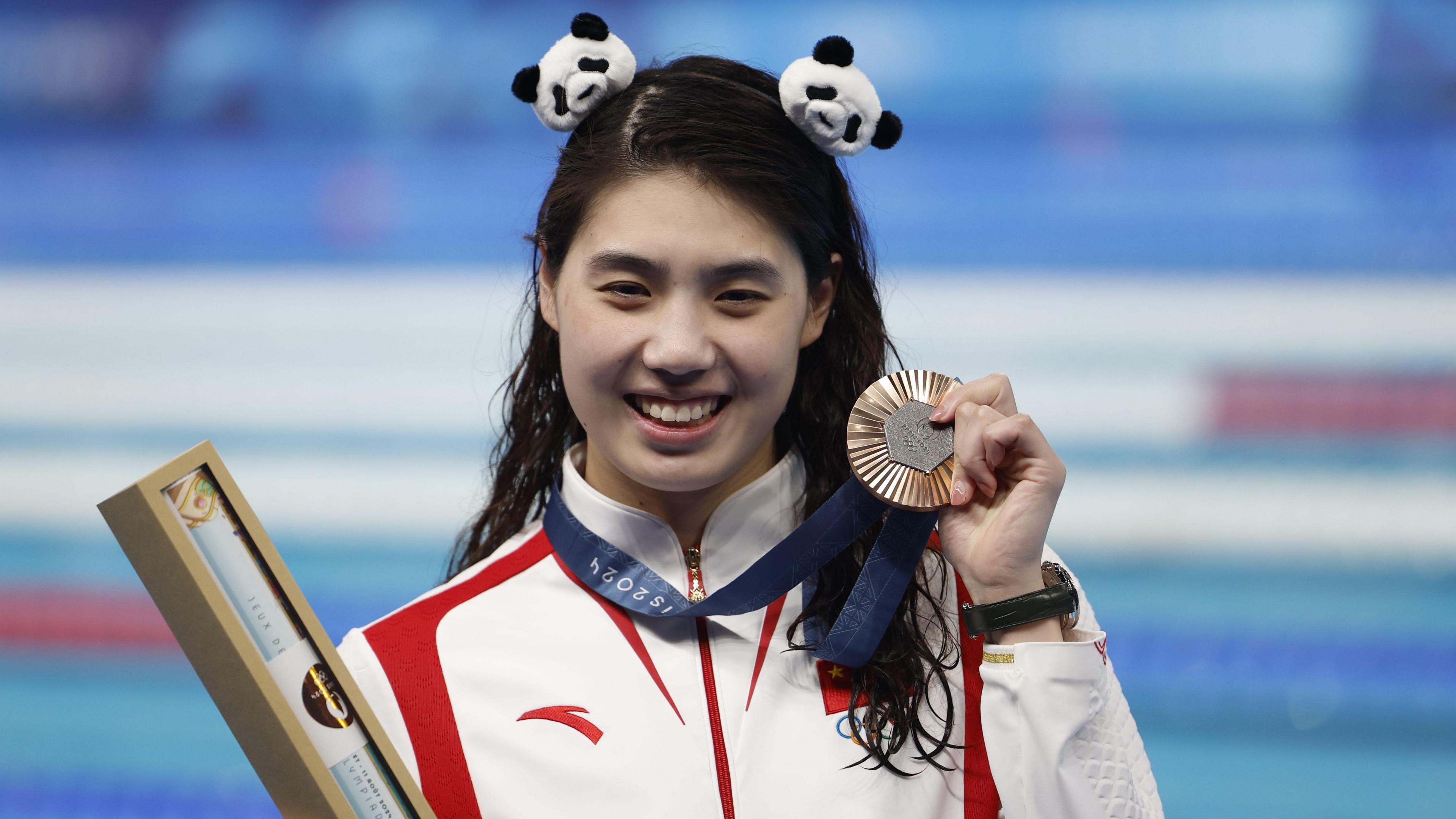 Zhang Yufei poses for photos after the medal ceremony for the Women 50m Freestyle final of the Swimming competitions in the Paris 2024 Olympic Games