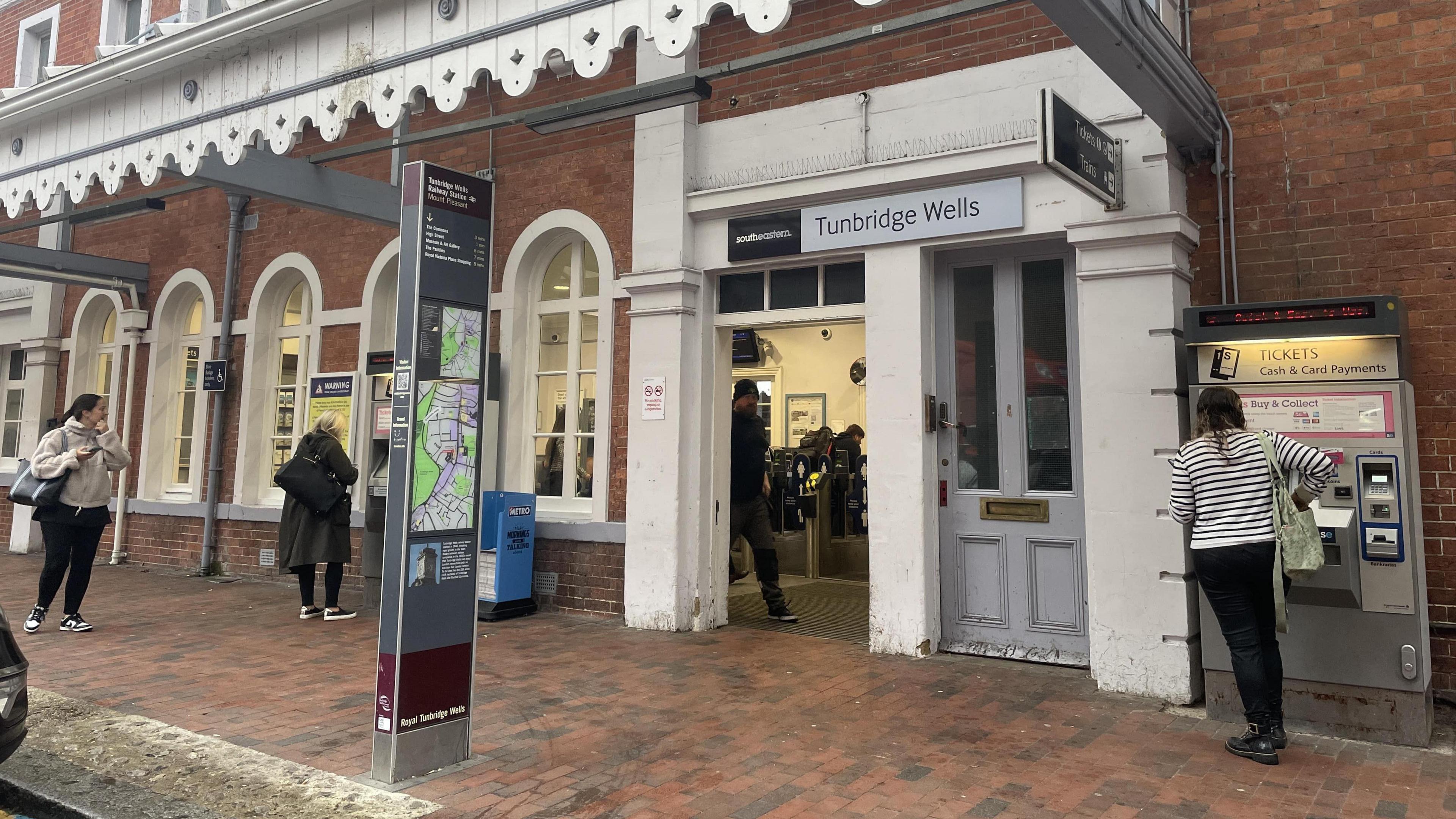 The entrance to Tunbridge Wells railway station