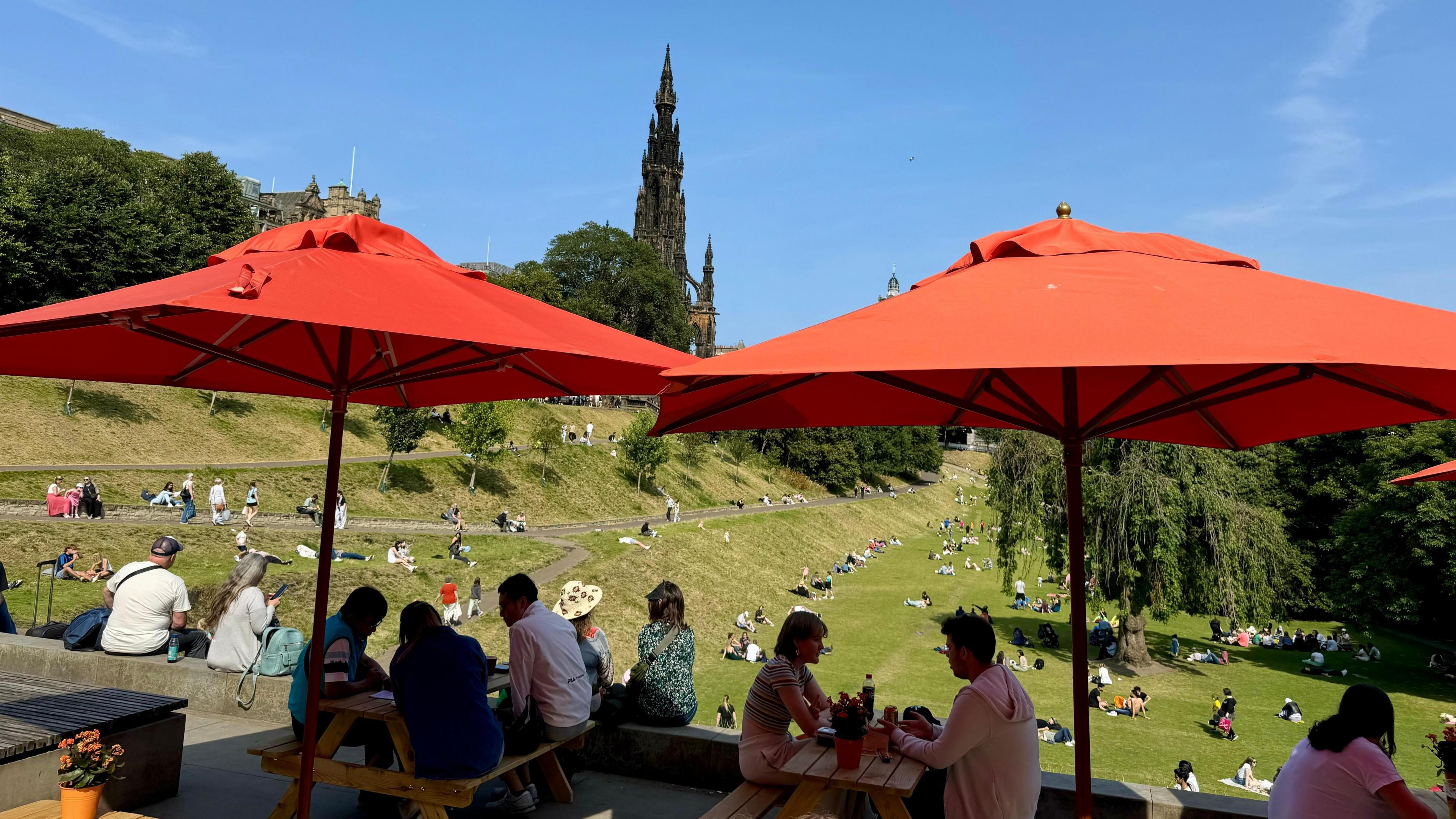 Sunny day in Edinburgh 