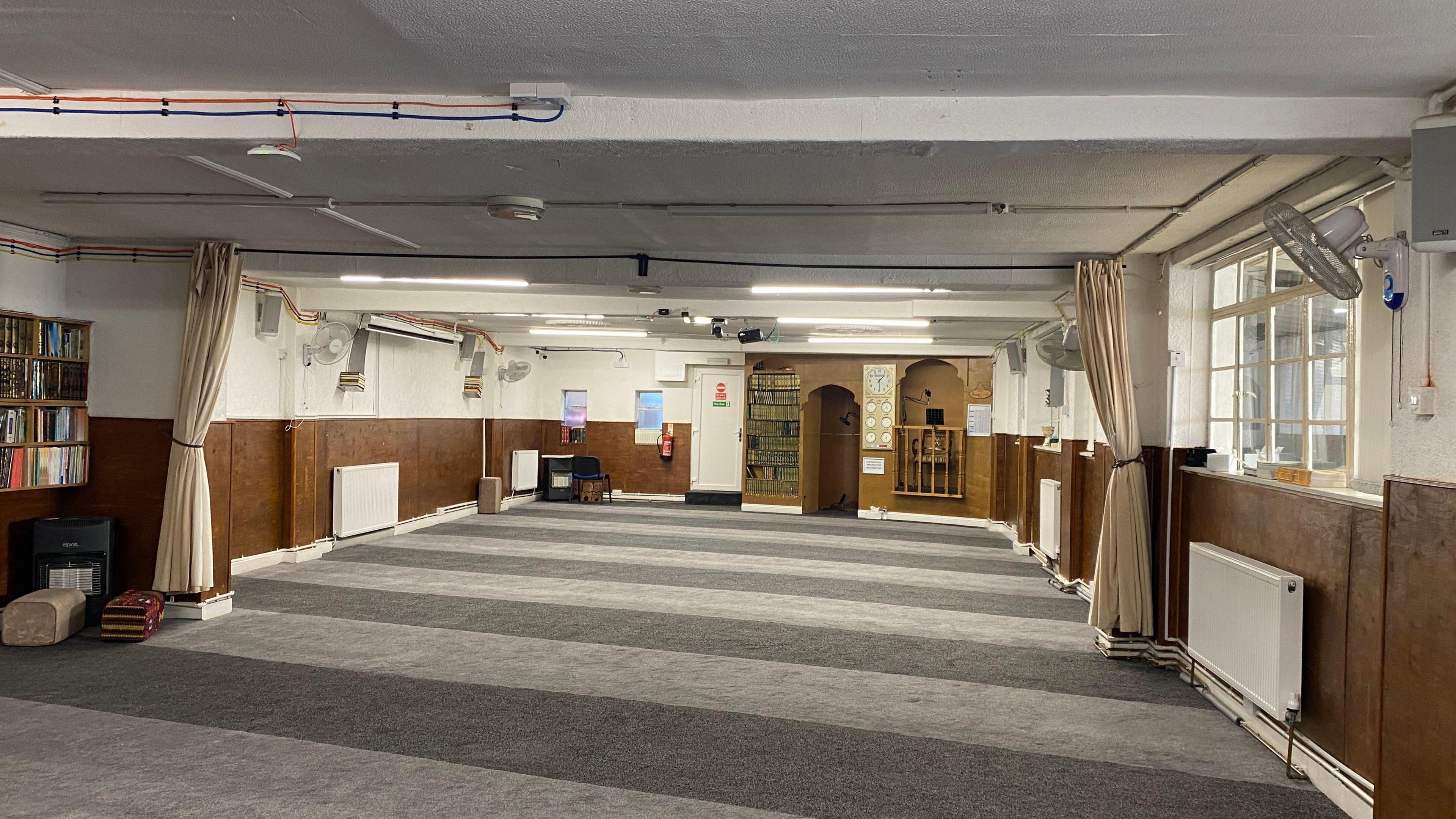 A photograph of the inside of a mosque 